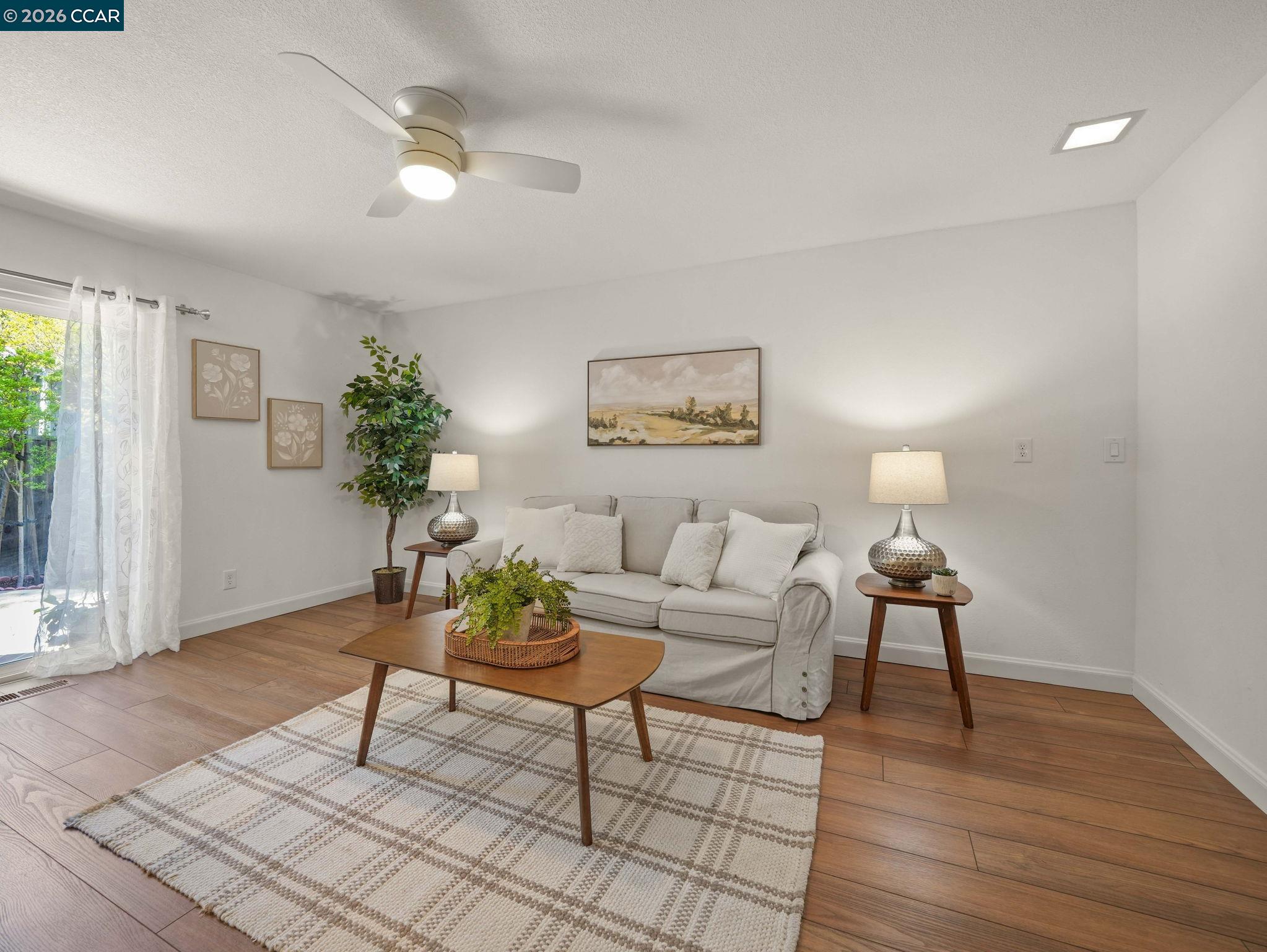 Detail Gallery Image 9 of 35 For 5021 Murchio Dr, Concord,  CA 94521 - 3 Beds | 2 Baths