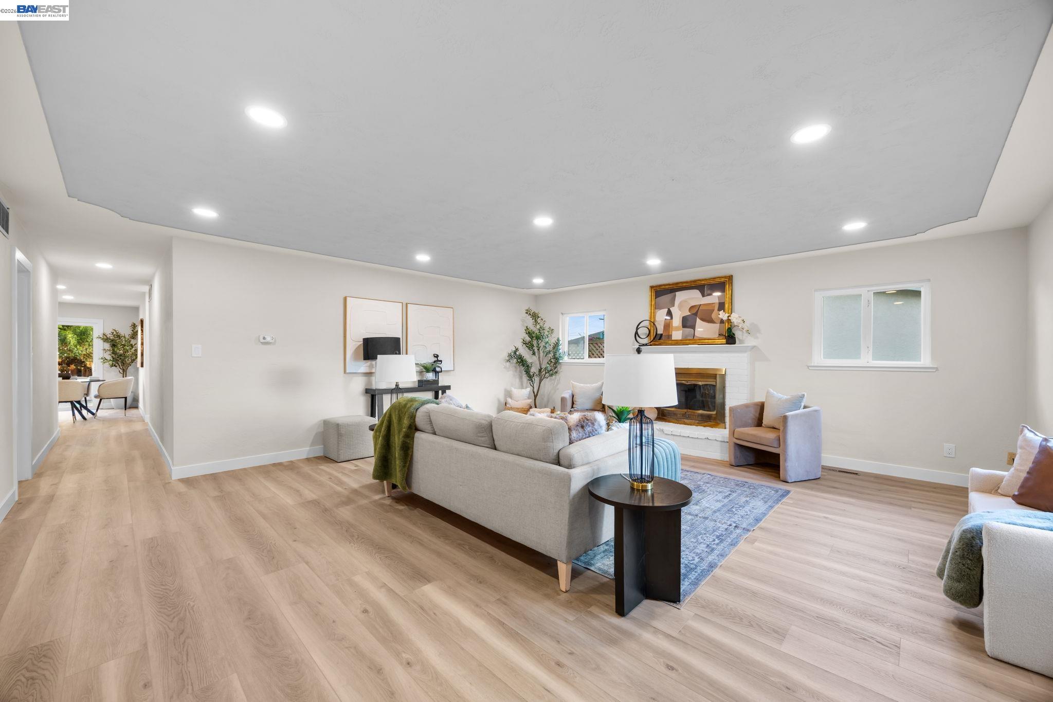 Detail Gallery Image 4 of 22 For 2151 Elm St, Livermore,  CA 94551 - 3 Beds | 2 Baths