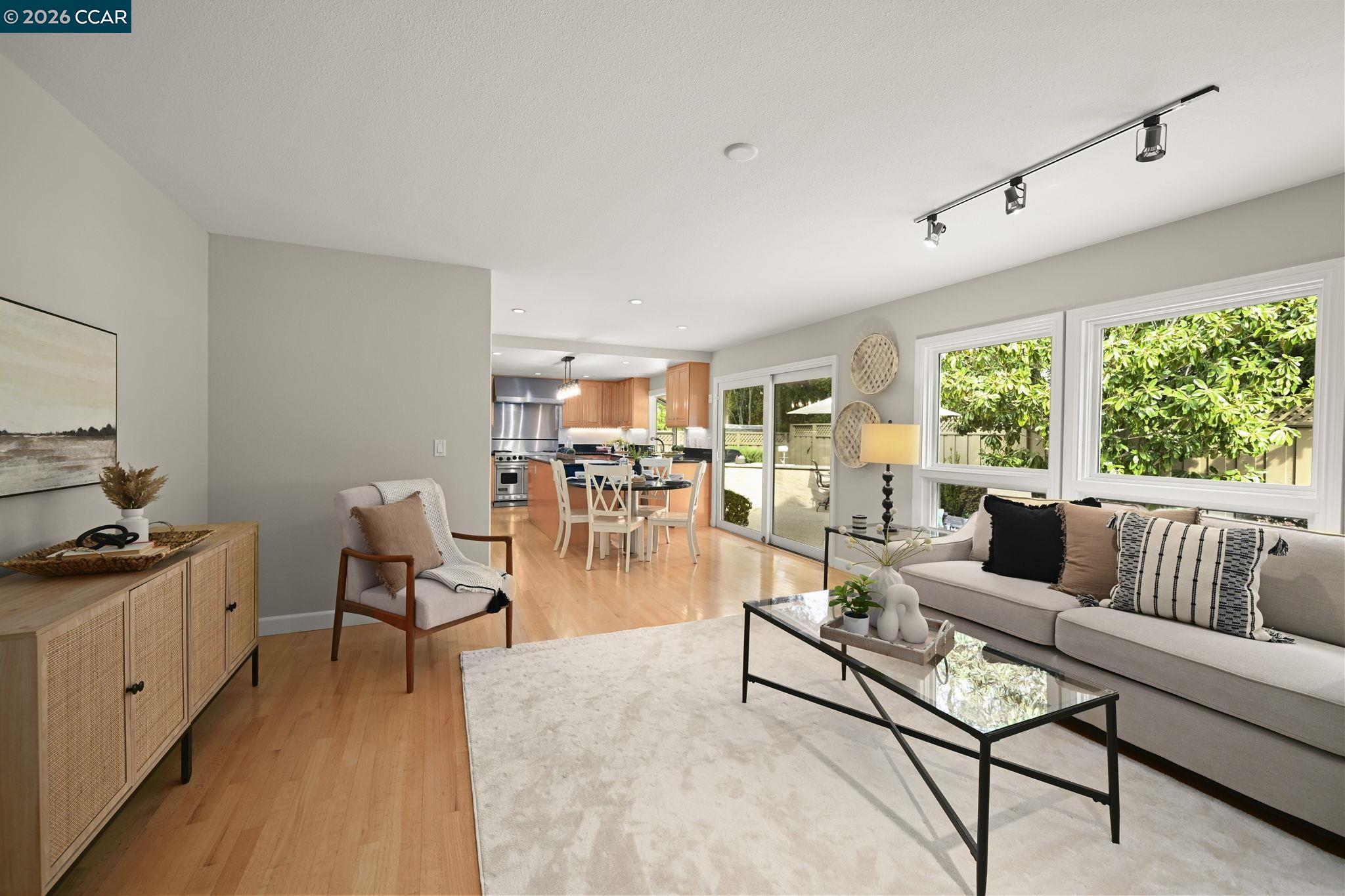 Detail Gallery Image 14 of 30 For 216 Royal Saint Ct, Danville,  CA 94526 - 4 Beds | 3 Baths