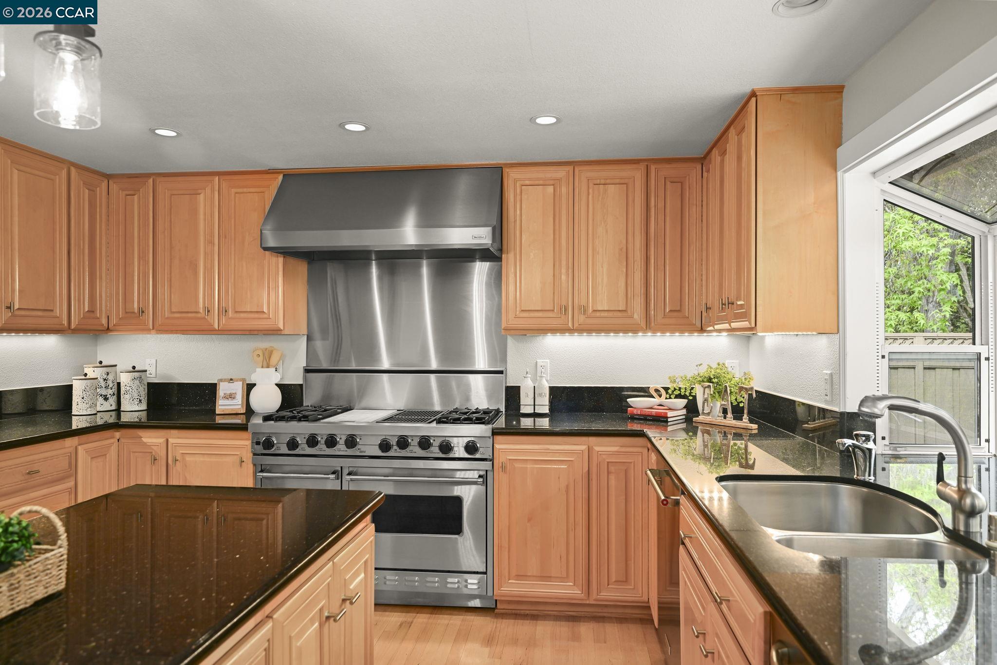 Detail Gallery Image 9 of 30 For 216 Royal Saint Ct, Danville,  CA 94526 - 4 Beds | 3 Baths