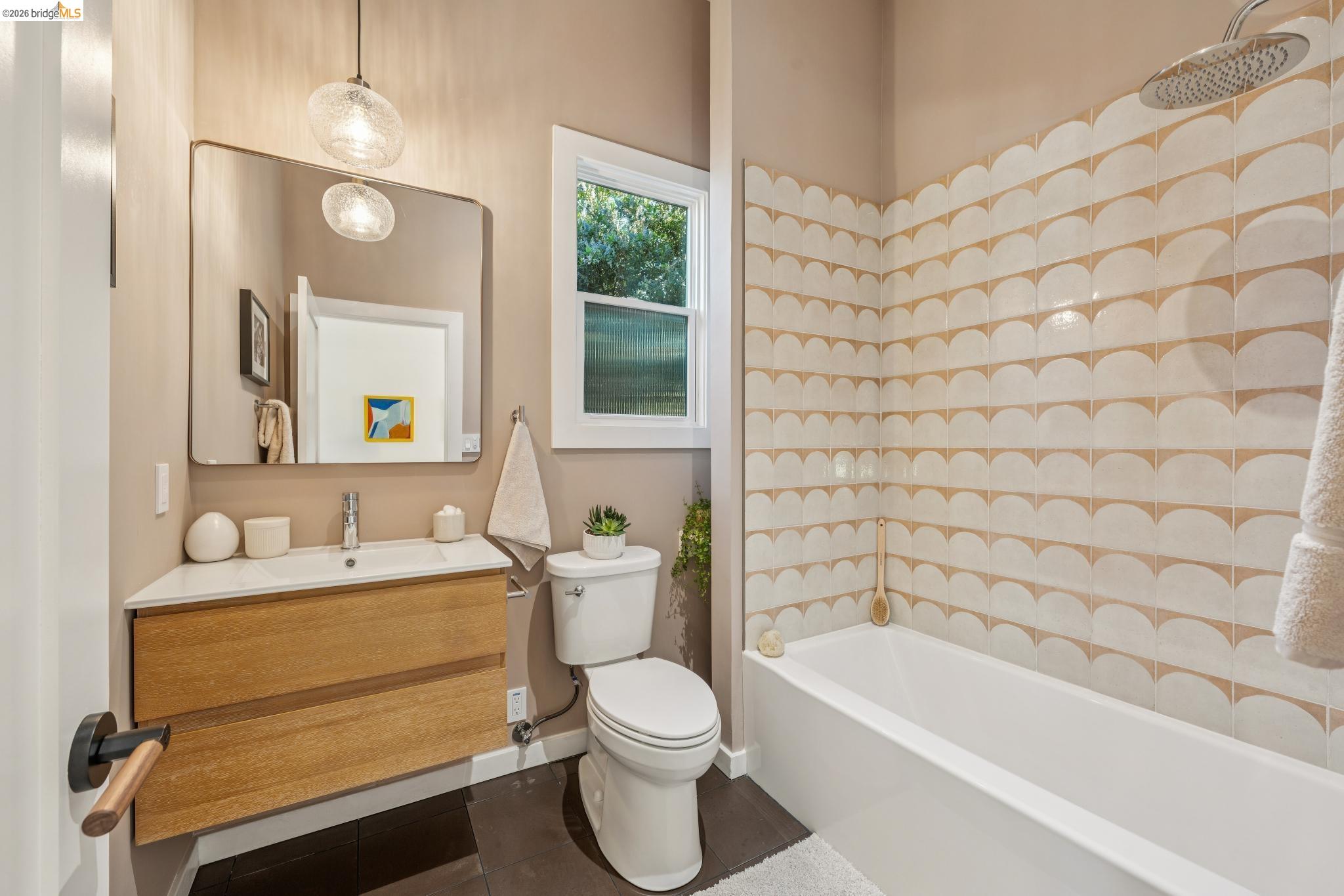 Detail Gallery Image 12 of 46 For 1339 Kains Ave, Berkeley,  CA 94702 - 2 Beds | 1 Baths