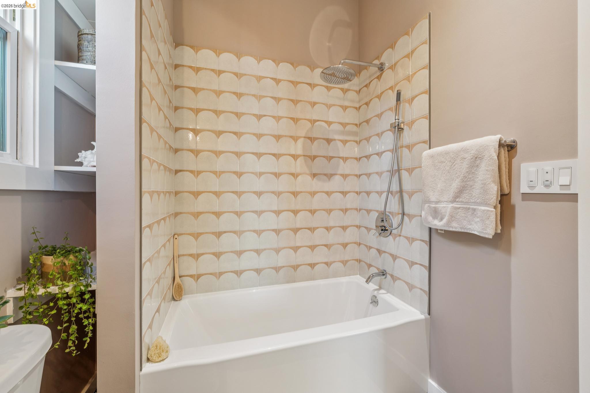 Detail Gallery Image 13 of 46 For 1339 Kains Ave, Berkeley,  CA 94702 - 2 Beds | 1 Baths