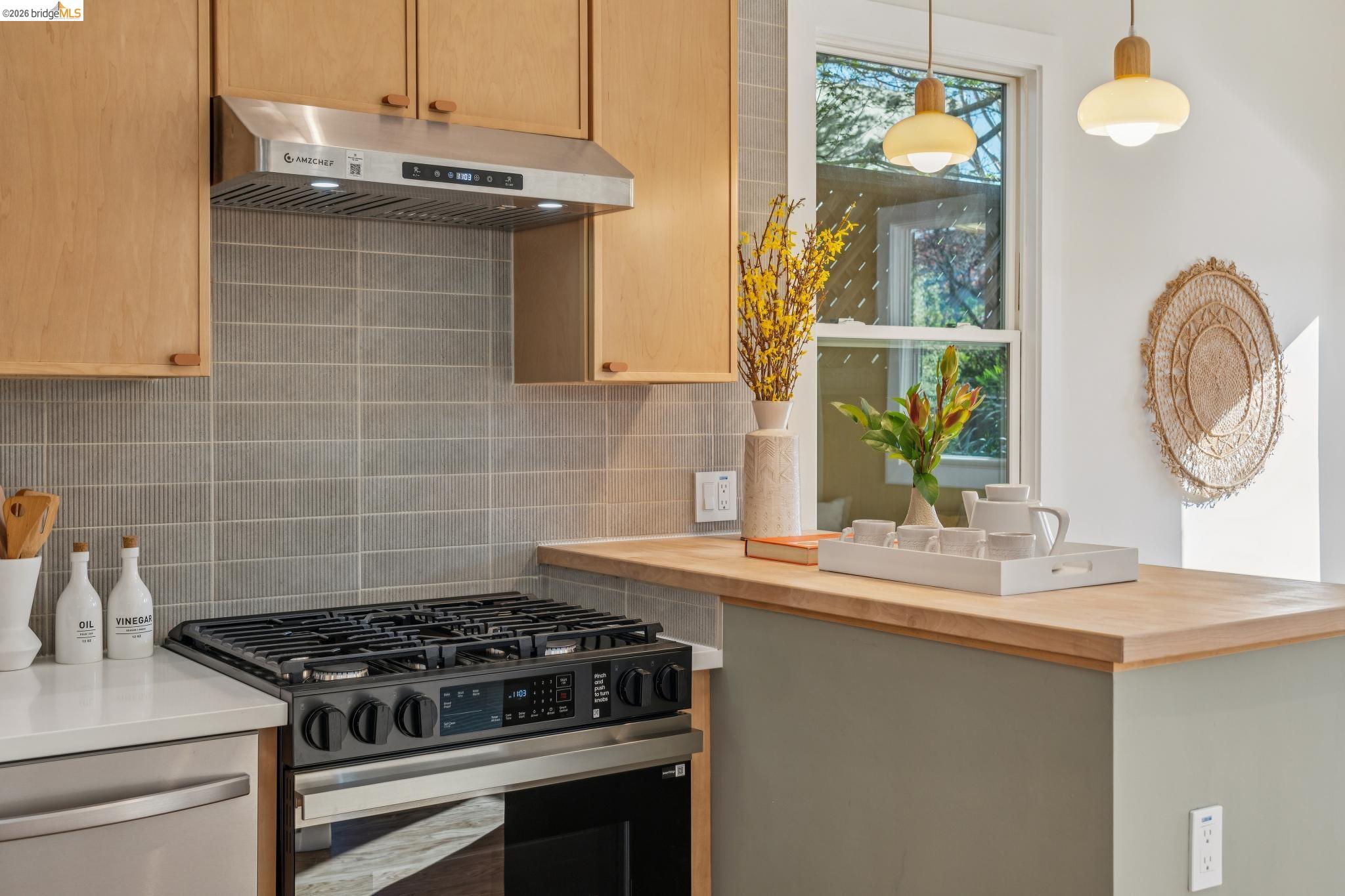 Detail Gallery Image 17 of 46 For 1339 Kains Ave, Berkeley,  CA 94702 - 2 Beds | 1 Baths