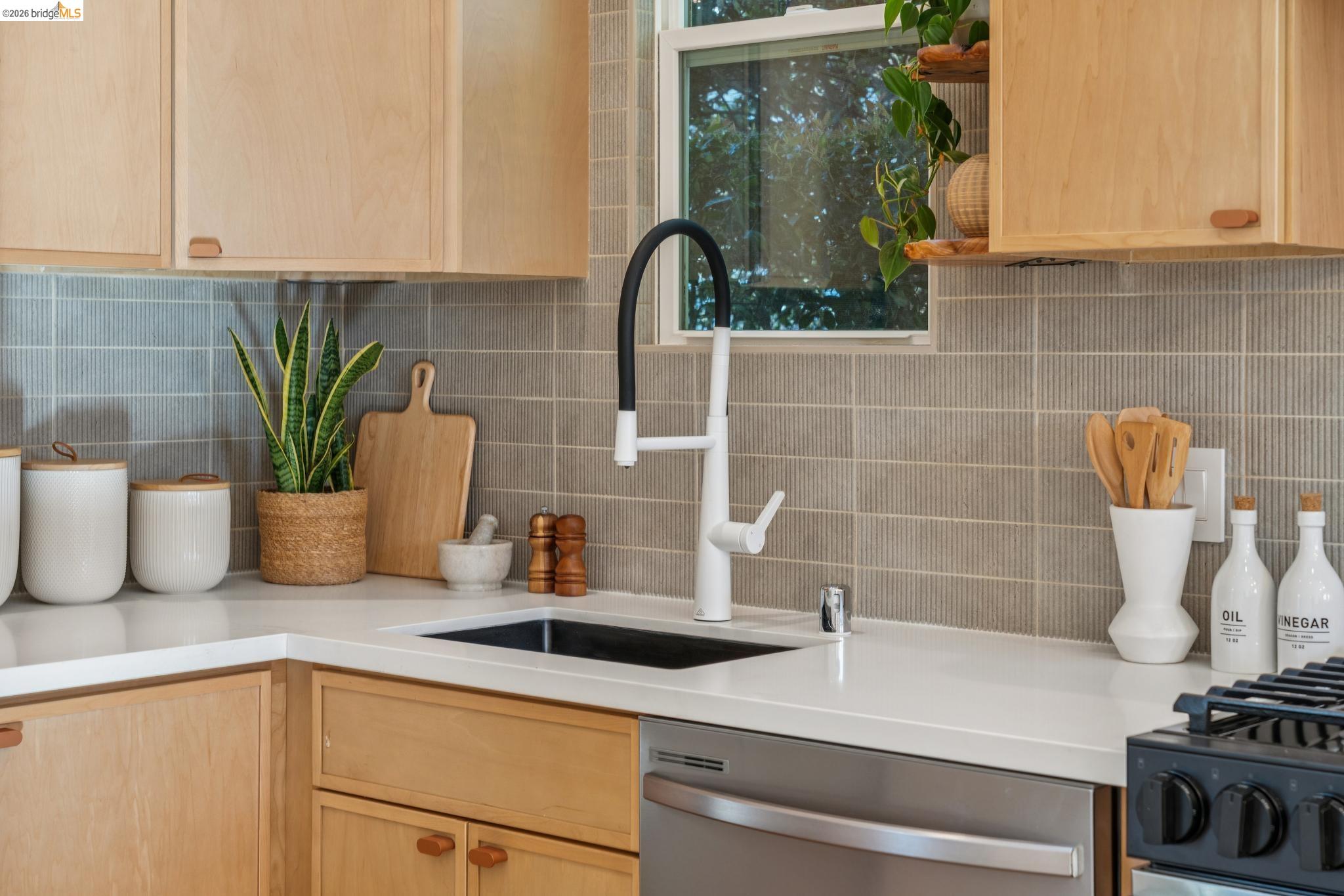 Detail Gallery Image 19 of 46 For 1339 Kains Ave, Berkeley,  CA 94702 - 2 Beds | 1 Baths