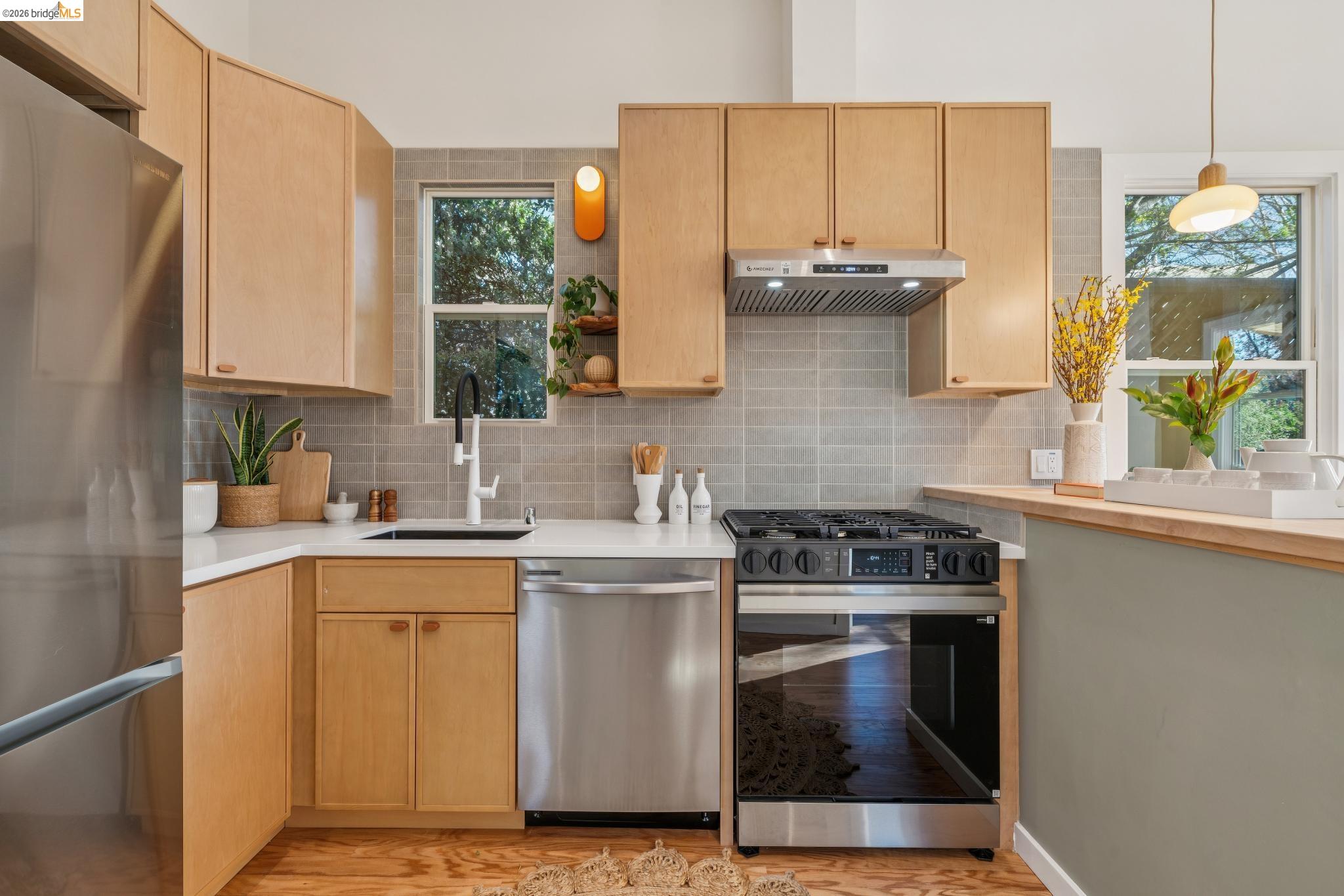 Detail Gallery Image 20 of 46 For 1339 Kains Ave, Berkeley,  CA 94702 - 2 Beds | 1 Baths