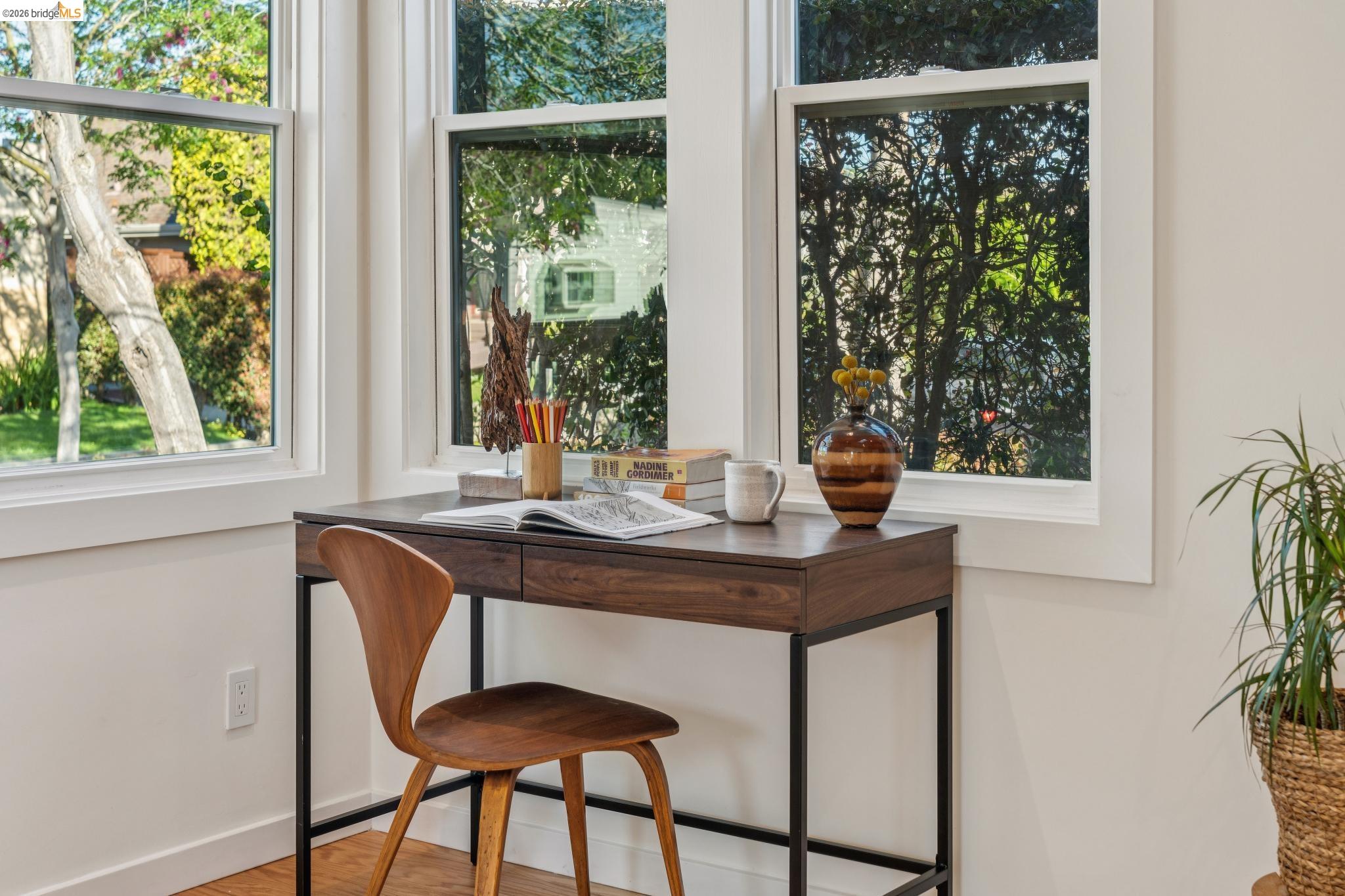 Detail Gallery Image 10 of 46 For 1339 Kains Ave, Berkeley,  CA 94702 - 2 Beds | 1 Baths