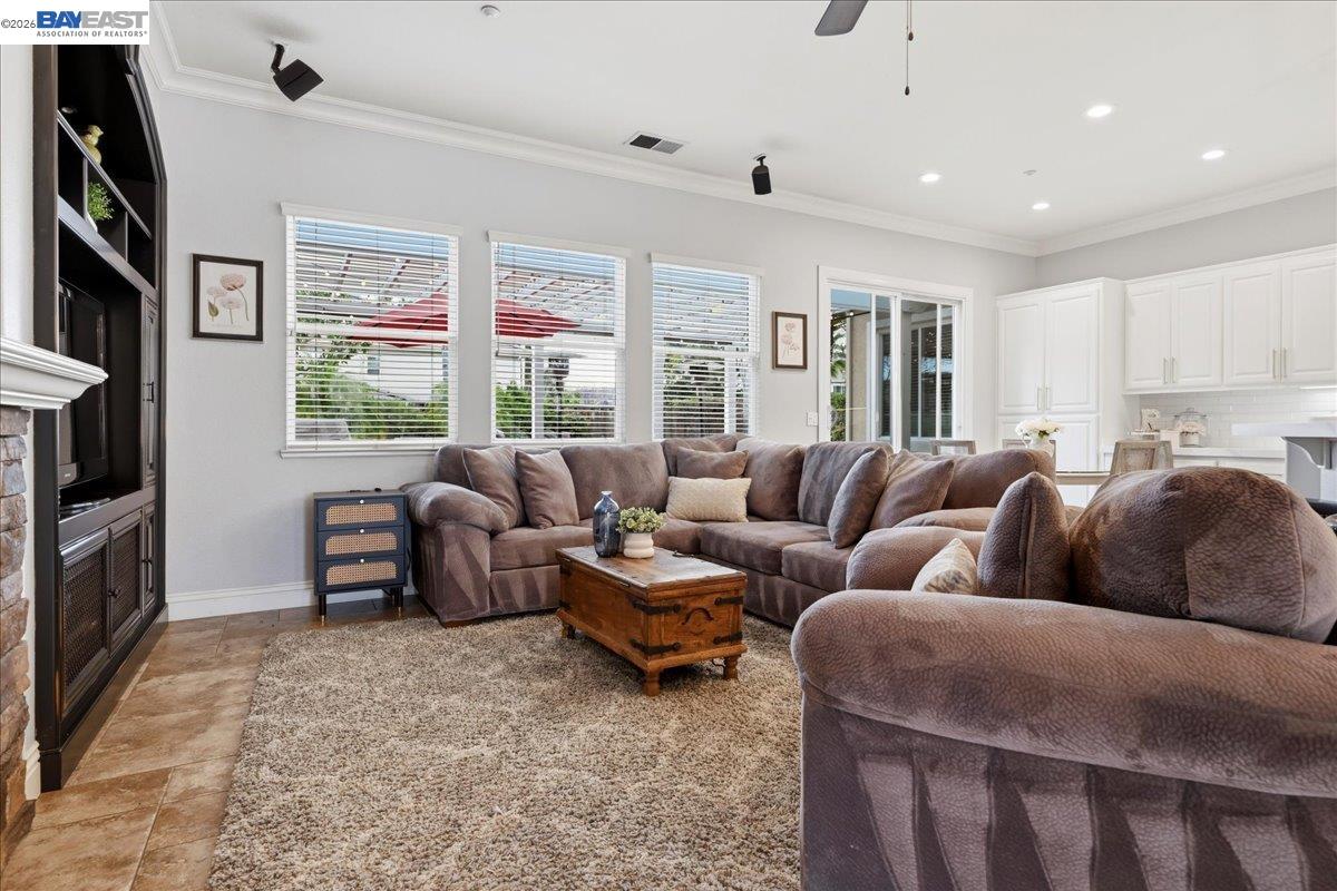 Detail Gallery Image 13 of 60 For 2889 Bresso Ct, Livermore,  CA 94550 - 5 Beds | 2/1 Baths