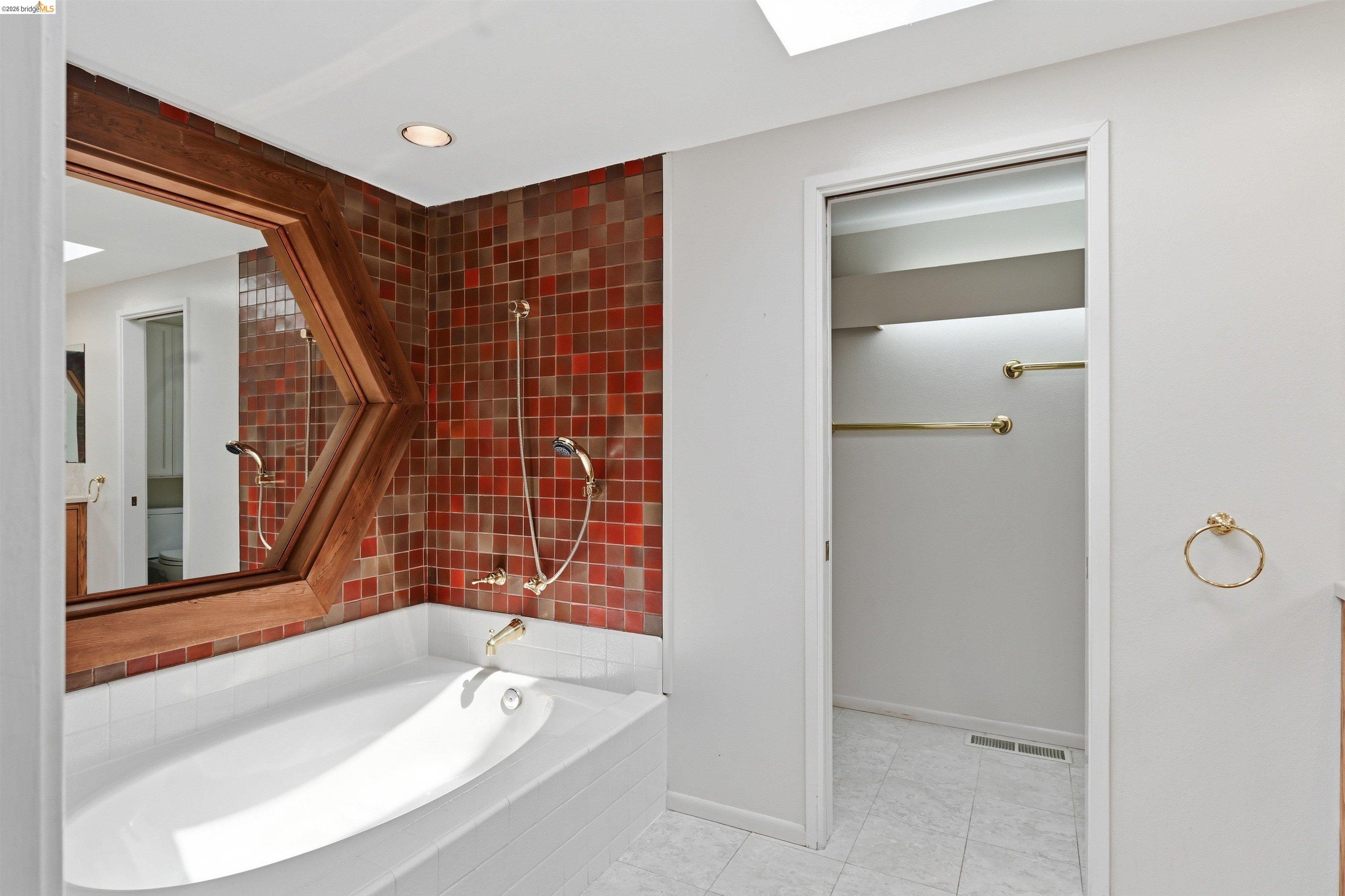 Photo #15: 41128445 Listing: Photo #15