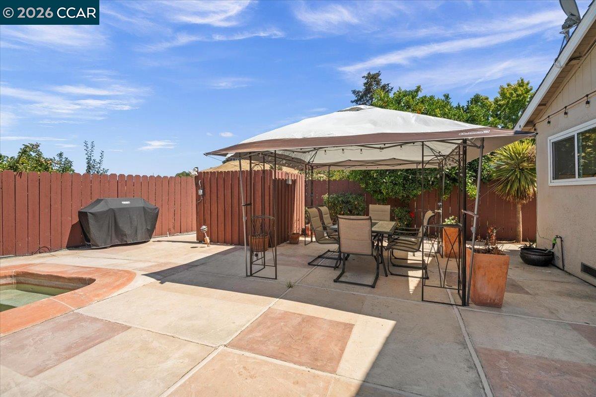 Detail Gallery Image 19 of 22 For 118 Cottonwood Ct, Hercules,  CA 94547 - 3 Beds | 2 Baths