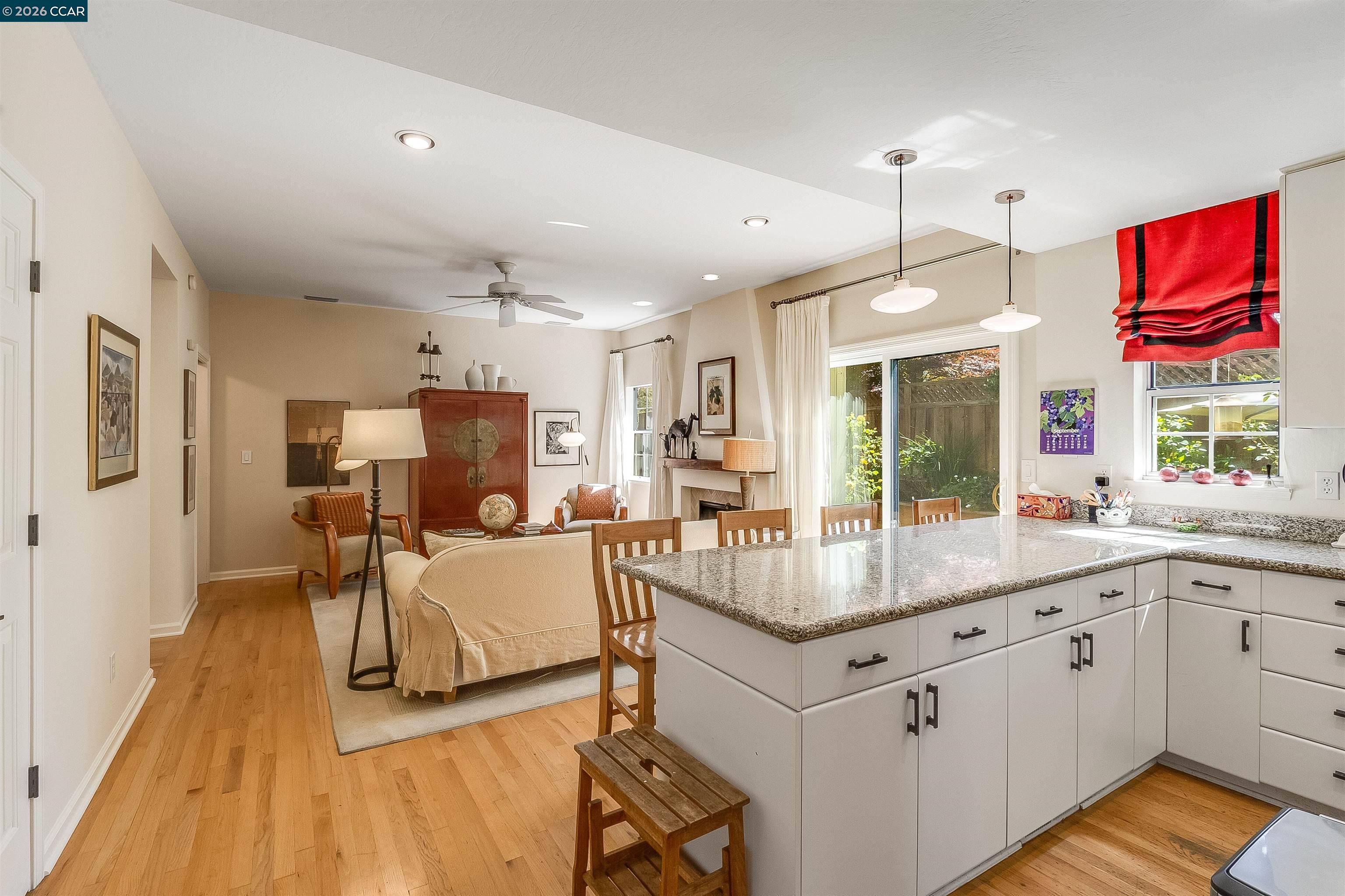 Detail Gallery Image 17 of 44 For 408 Fraga Ct, Martinez,  CA 94553 - 4 Beds | 2/1 Baths