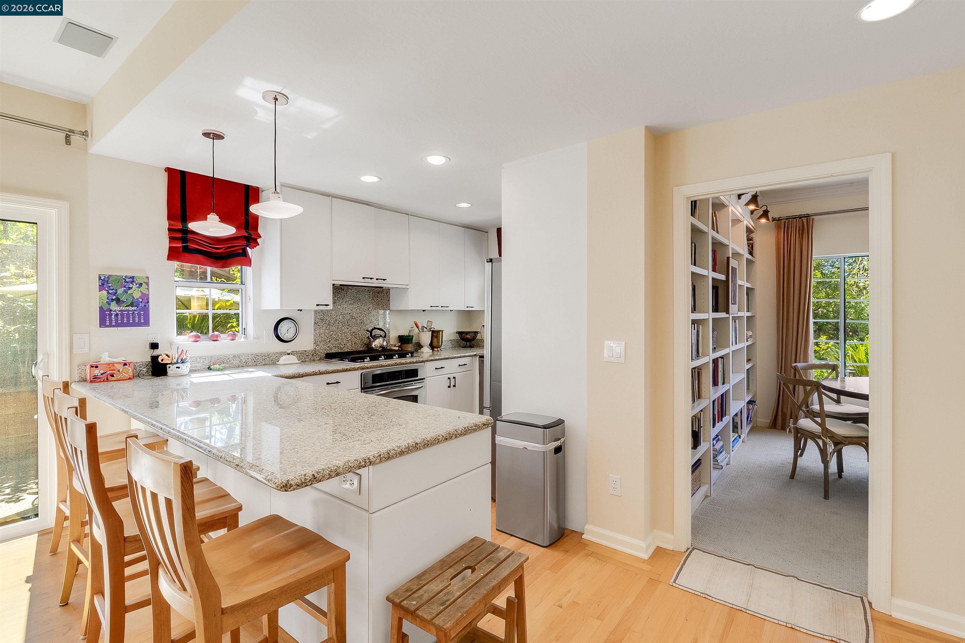 Detail Gallery Image 18 of 44 For 408 Fraga Ct, Martinez,  CA 94553 - 4 Beds | 2/1 Baths