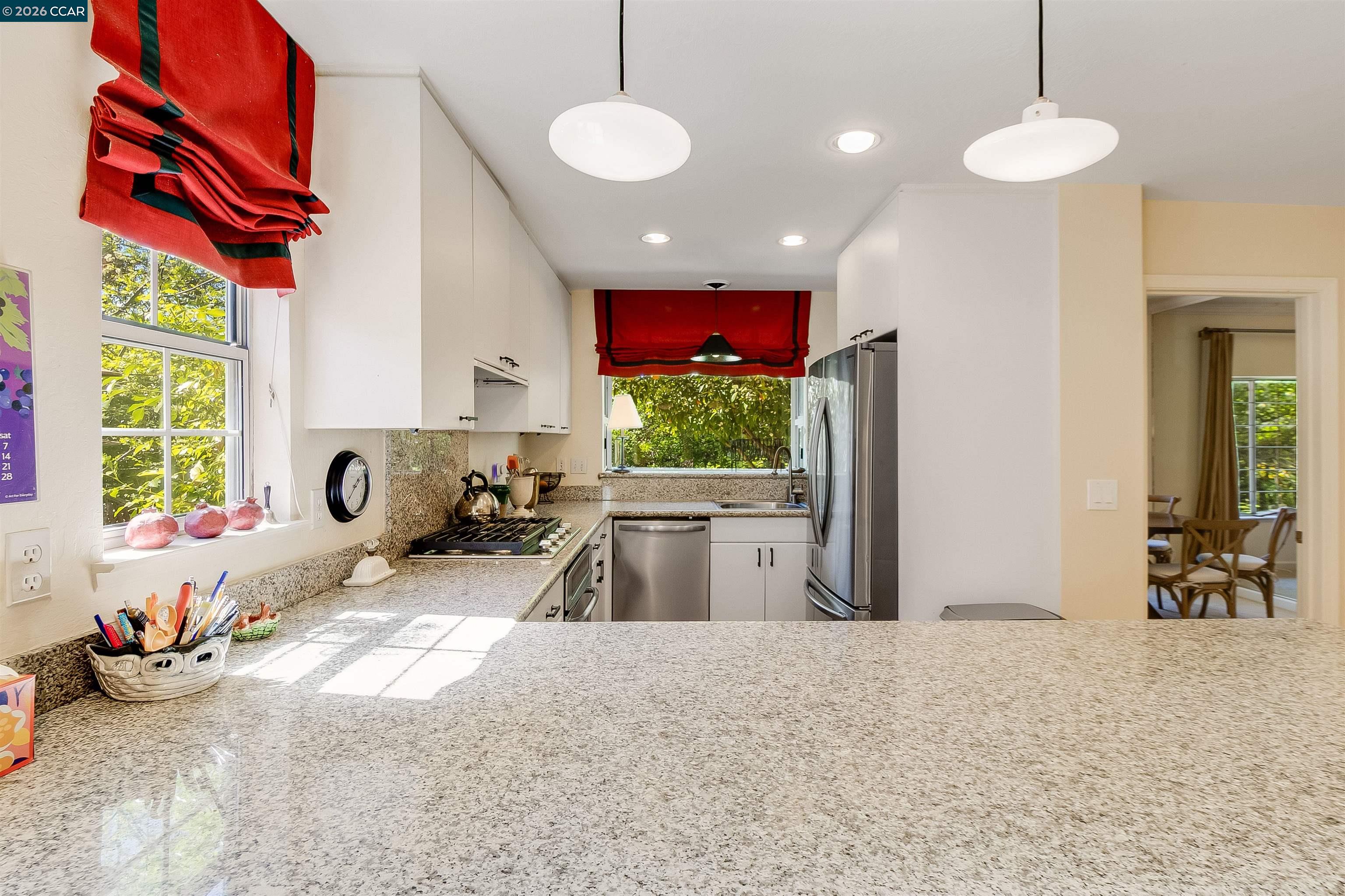 Detail Gallery Image 20 of 44 For 408 Fraga Ct, Martinez,  CA 94553 - 4 Beds | 2/1 Baths