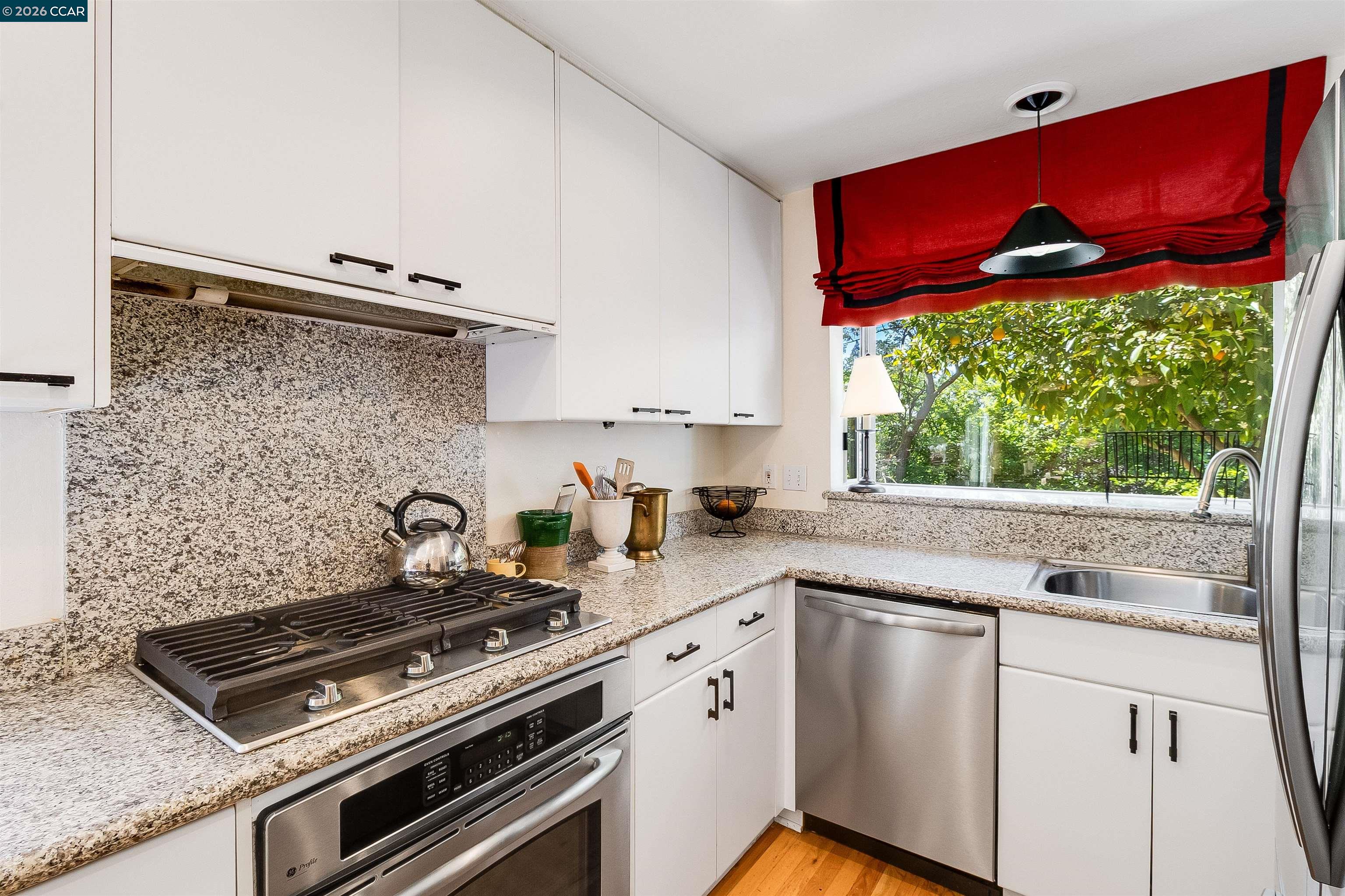 Detail Gallery Image 21 of 44 For 408 Fraga Ct, Martinez,  CA 94553 - 4 Beds | 2/1 Baths