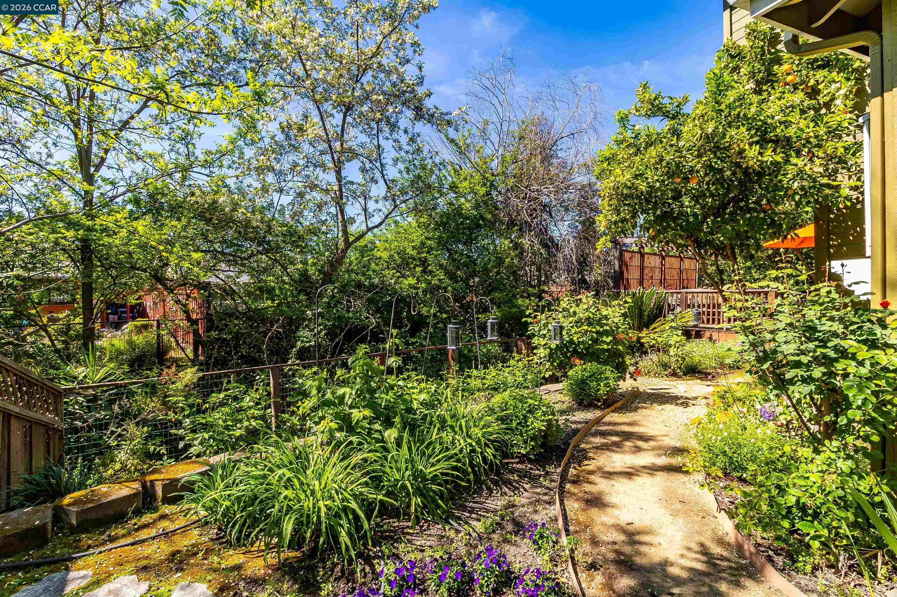 Detail Gallery Image 5 of 44 For 408 Fraga Ct, Martinez,  CA 94553 - 4 Beds | 2/1 Baths