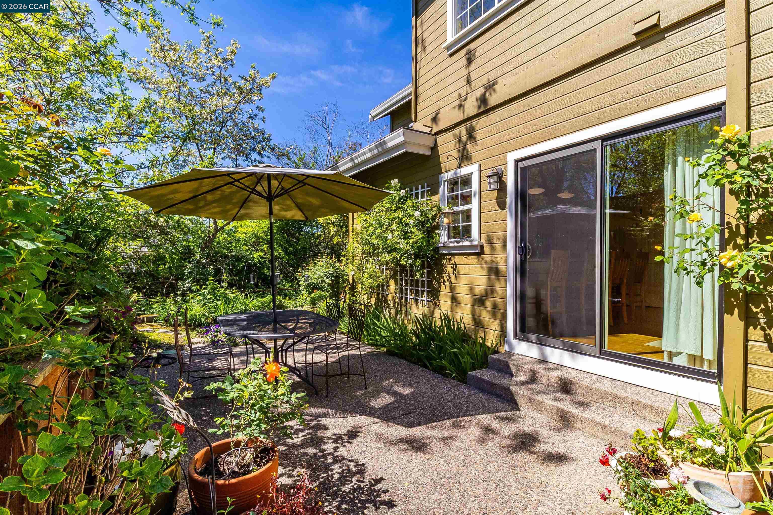 Detail Gallery Image 6 of 44 For 408 Fraga Ct, Martinez,  CA 94553 - 4 Beds | 2/1 Baths