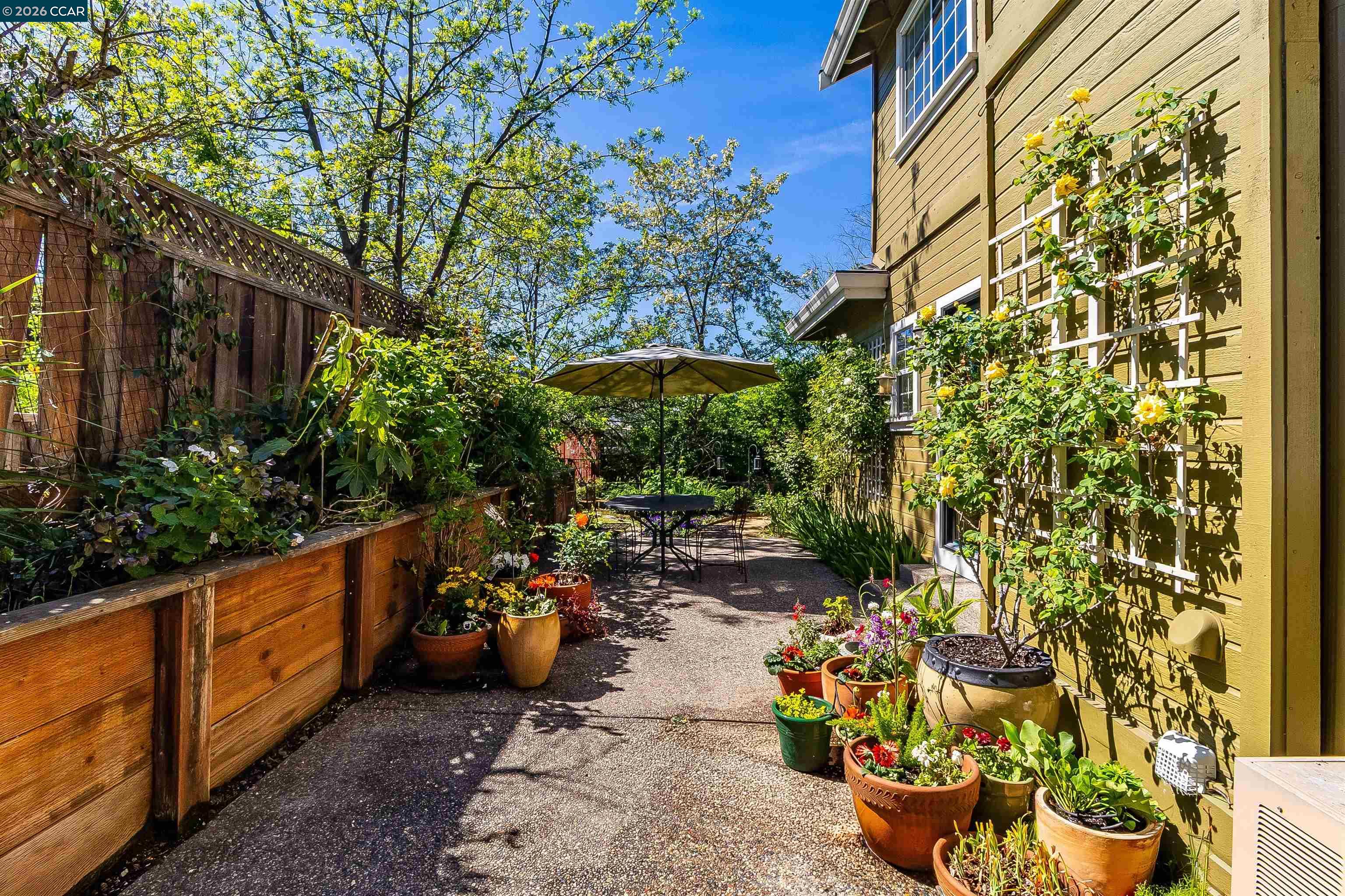 Detail Gallery Image 7 of 44 For 408 Fraga Ct, Martinez,  CA 94553 - 4 Beds | 2/1 Baths