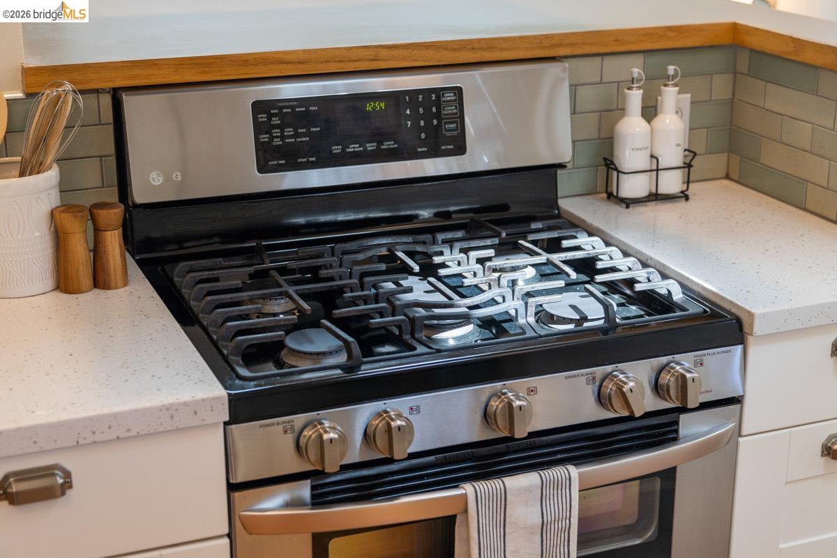 Detail Gallery Image 15 of 60 For 71 Norwood Ave, Kensington,  CA 94707 - 2 Beds | 1/1 Baths