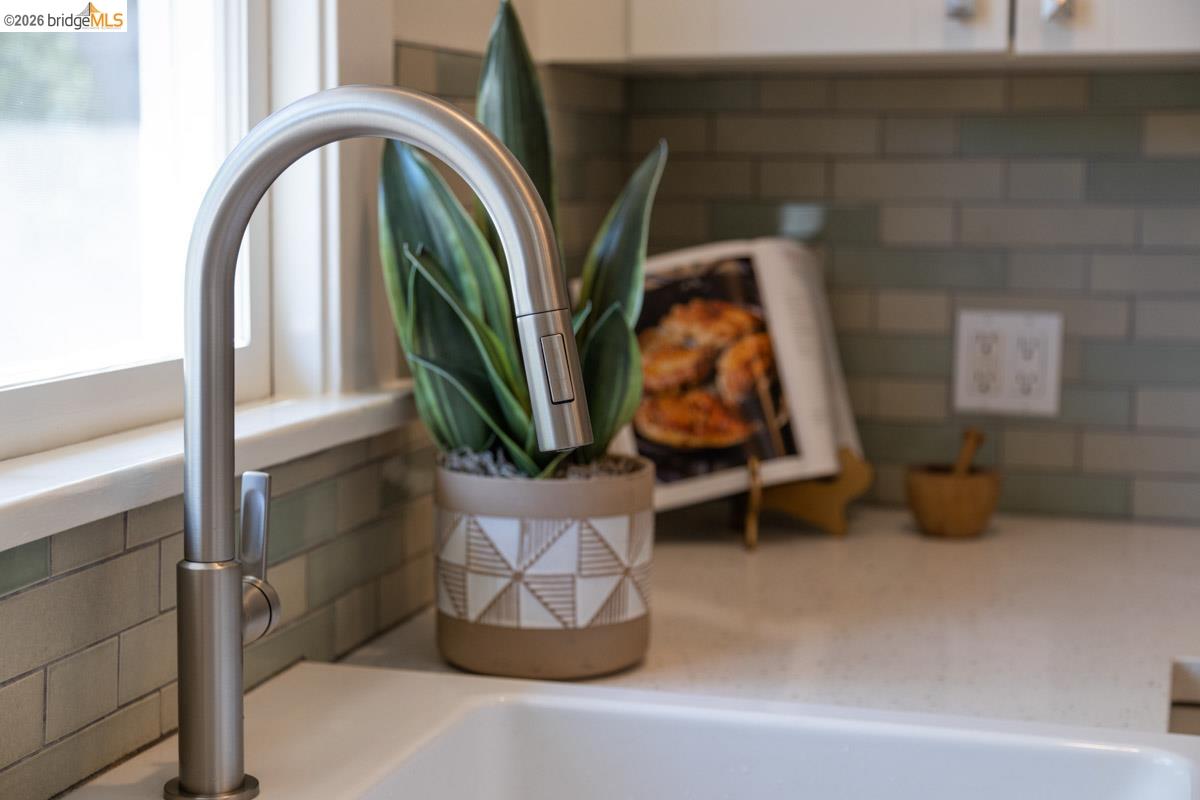 Detail Gallery Image 17 of 60 For 71 Norwood Ave, Kensington,  CA 94707 - 2 Beds | 1/1 Baths