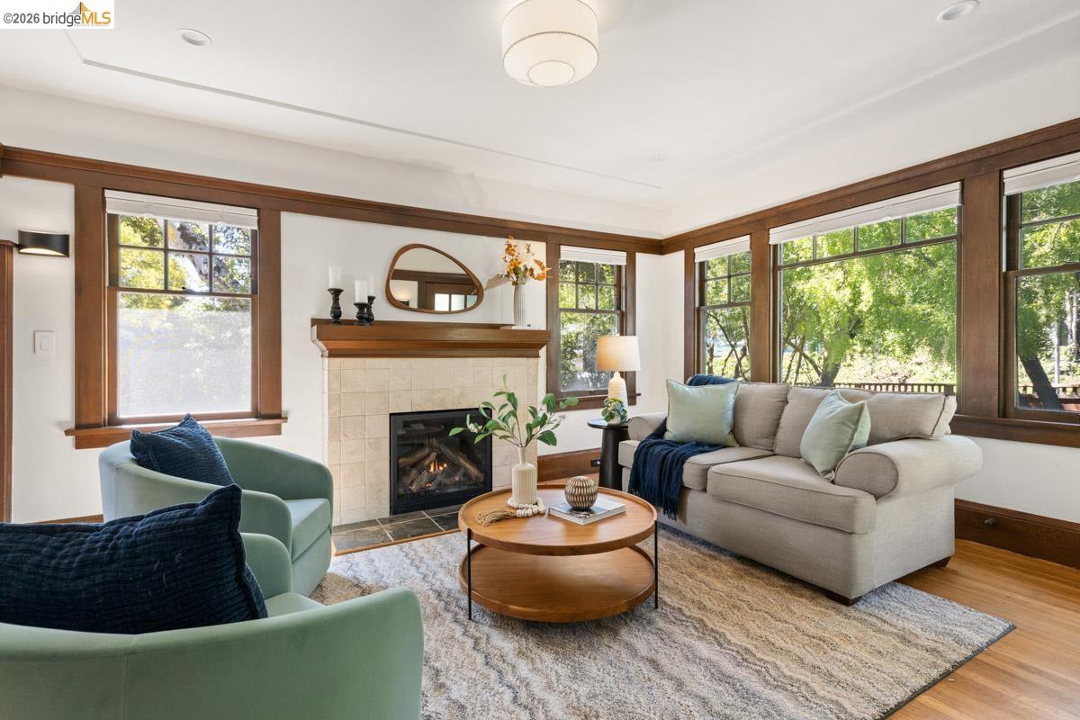 Detail Gallery Image 4 of 60 For 71 Norwood Ave, Kensington,  CA 94707 - 2 Beds | 1/1 Baths