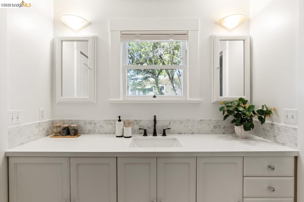 Detail Gallery Image 31 of 60 For 71 Norwood Ave, Kensington,  CA 94707 - 2 Beds | 1/1 Baths