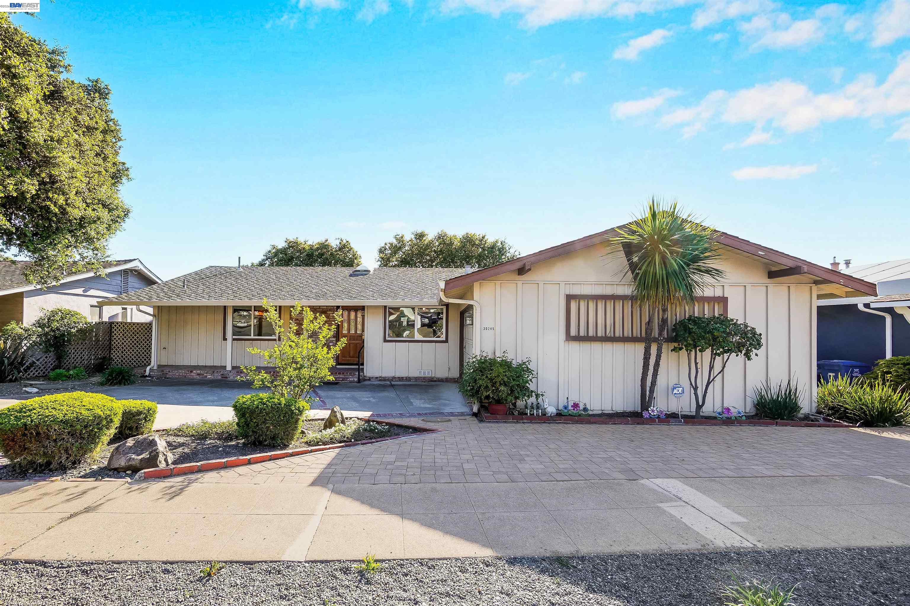 Detail Gallery Image 3 of 44 For 30245 Treeview Street, Hayward,  CA 94544 - 3 Beds | 2 Baths