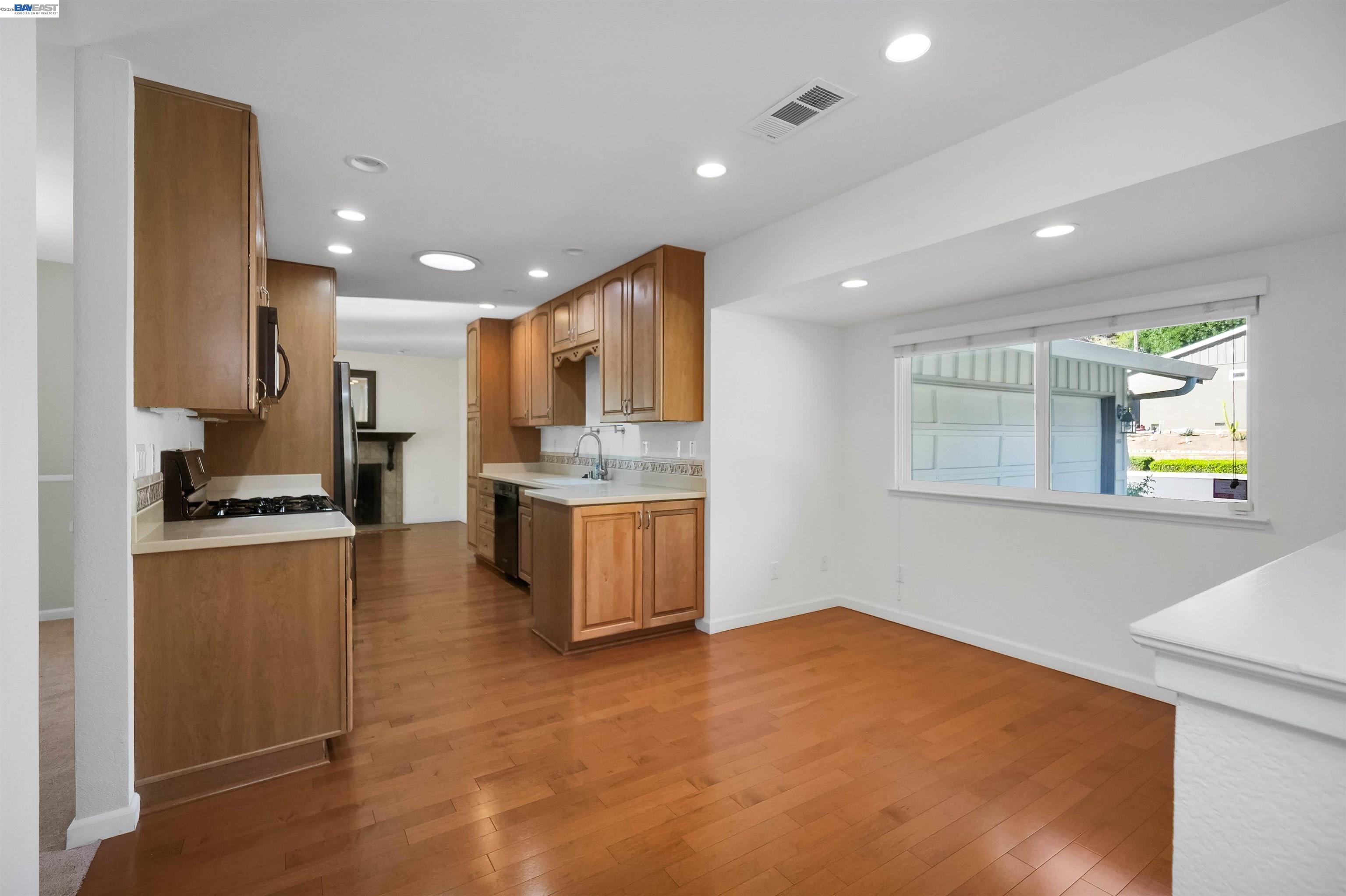 Detail Gallery Image 23 of 44 For 30245 Treeview Street, Hayward,  CA 94544 - 3 Beds | 2 Baths