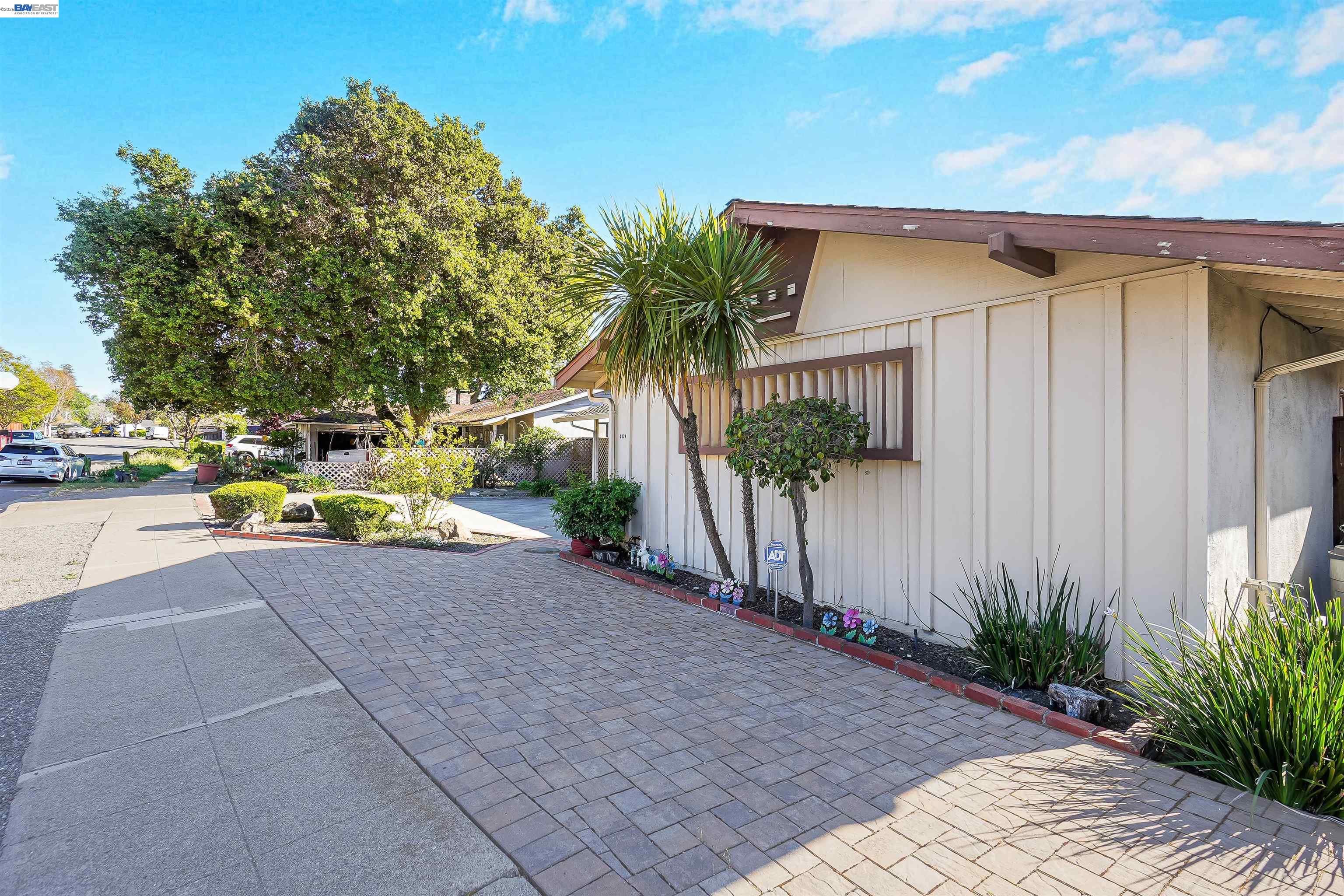 Detail Gallery Image 4 of 44 For 30245 Treeview Street, Hayward,  CA 94544 - 3 Beds | 2 Baths