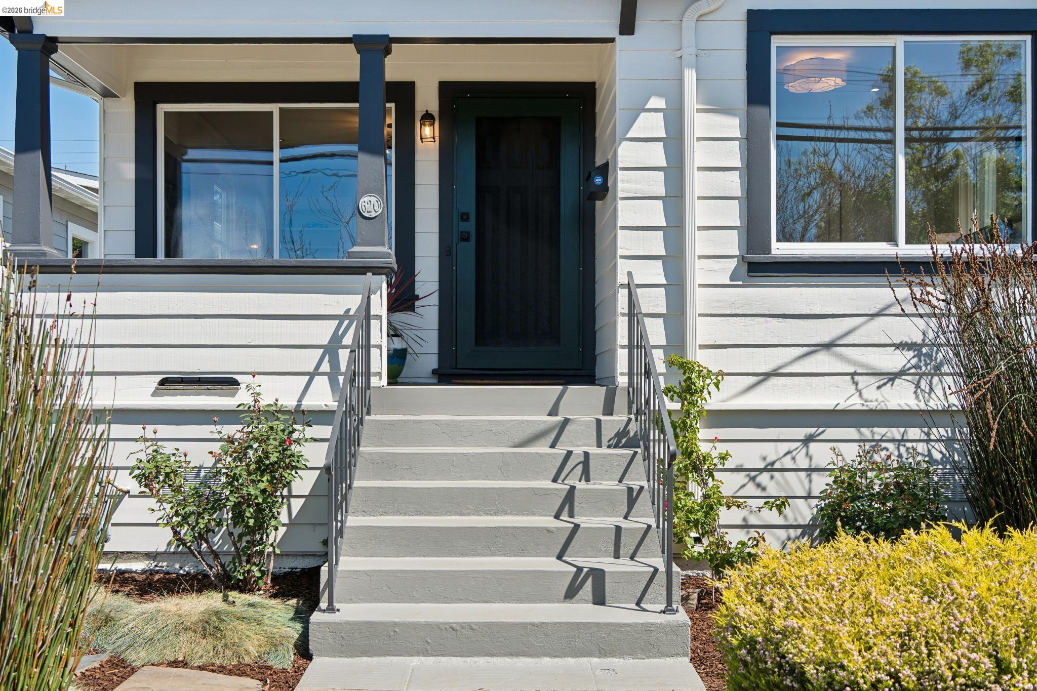 Detail Gallery Image 2 of 44 For 620 Elm St, El Cerrito,  CA 94530 - 2 Beds | 1 Baths