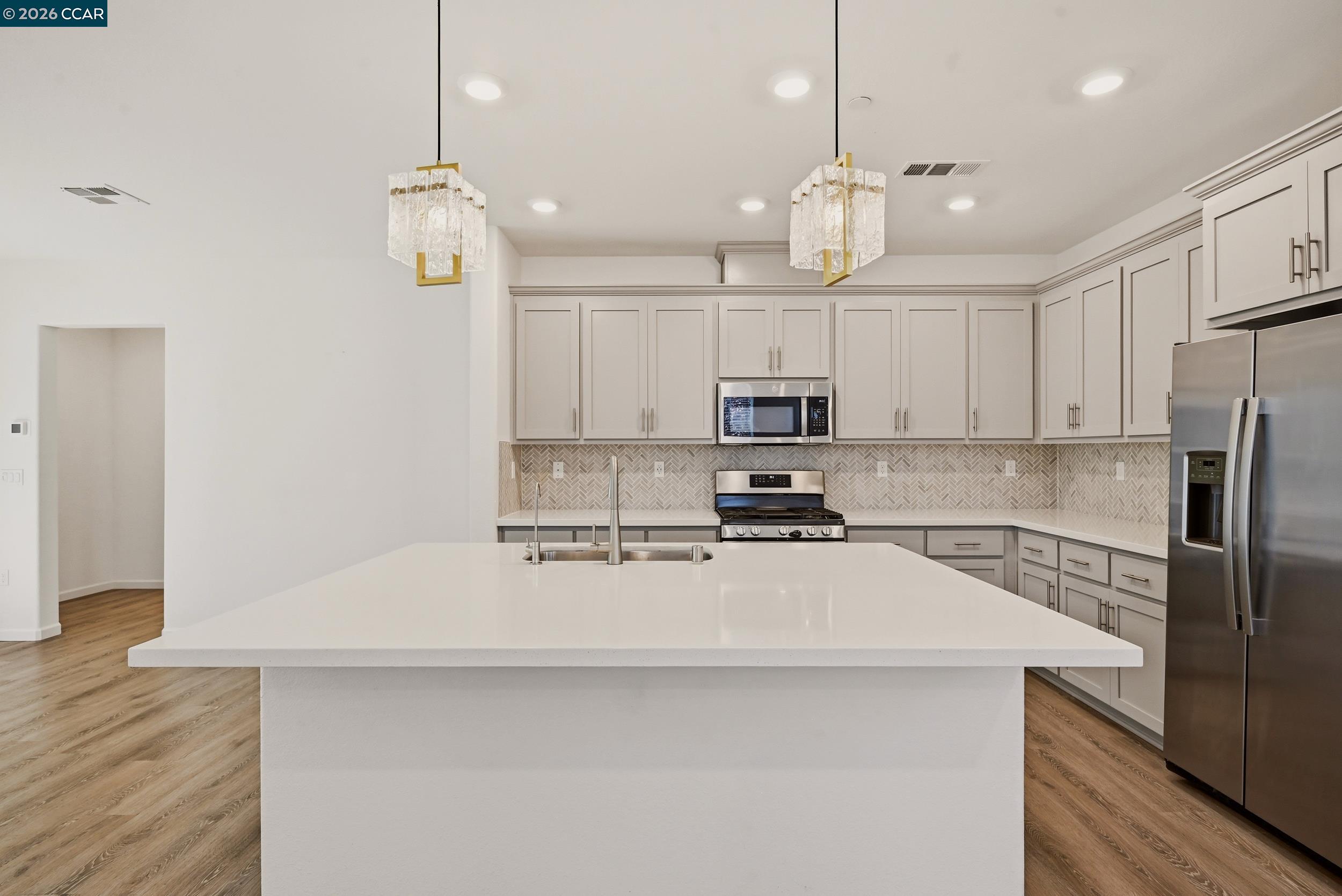 Front Image Thumbnail for CC41128455