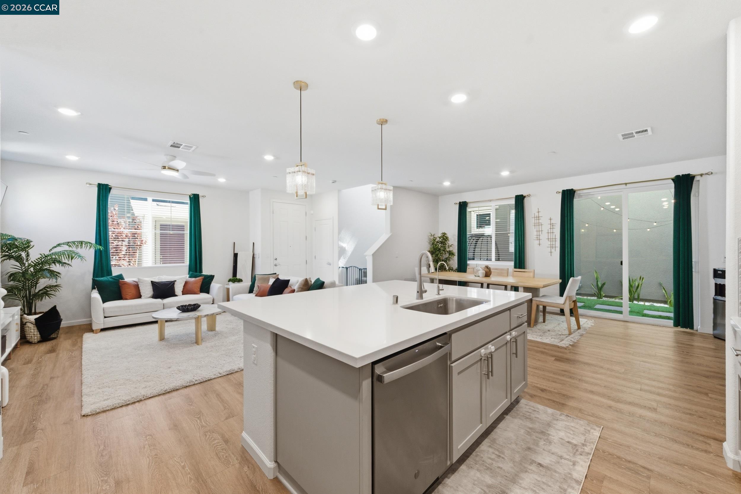 Detail Gallery Image 5 of 45 For 5 Brookdale Court, Pittsburg,  CA 94565 - 4 Beds | 2/1 Baths