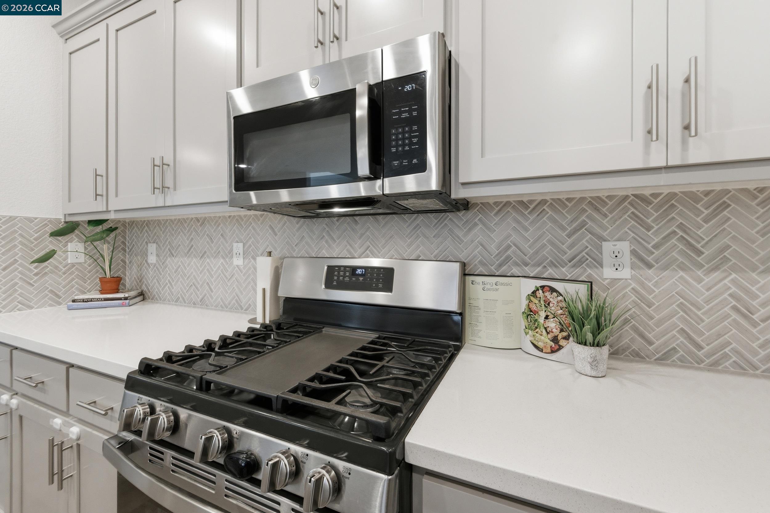 Detail Gallery Image 6 of 45 For 5 Brookdale Court, Pittsburg,  CA 94565 - 4 Beds | 2/1 Baths