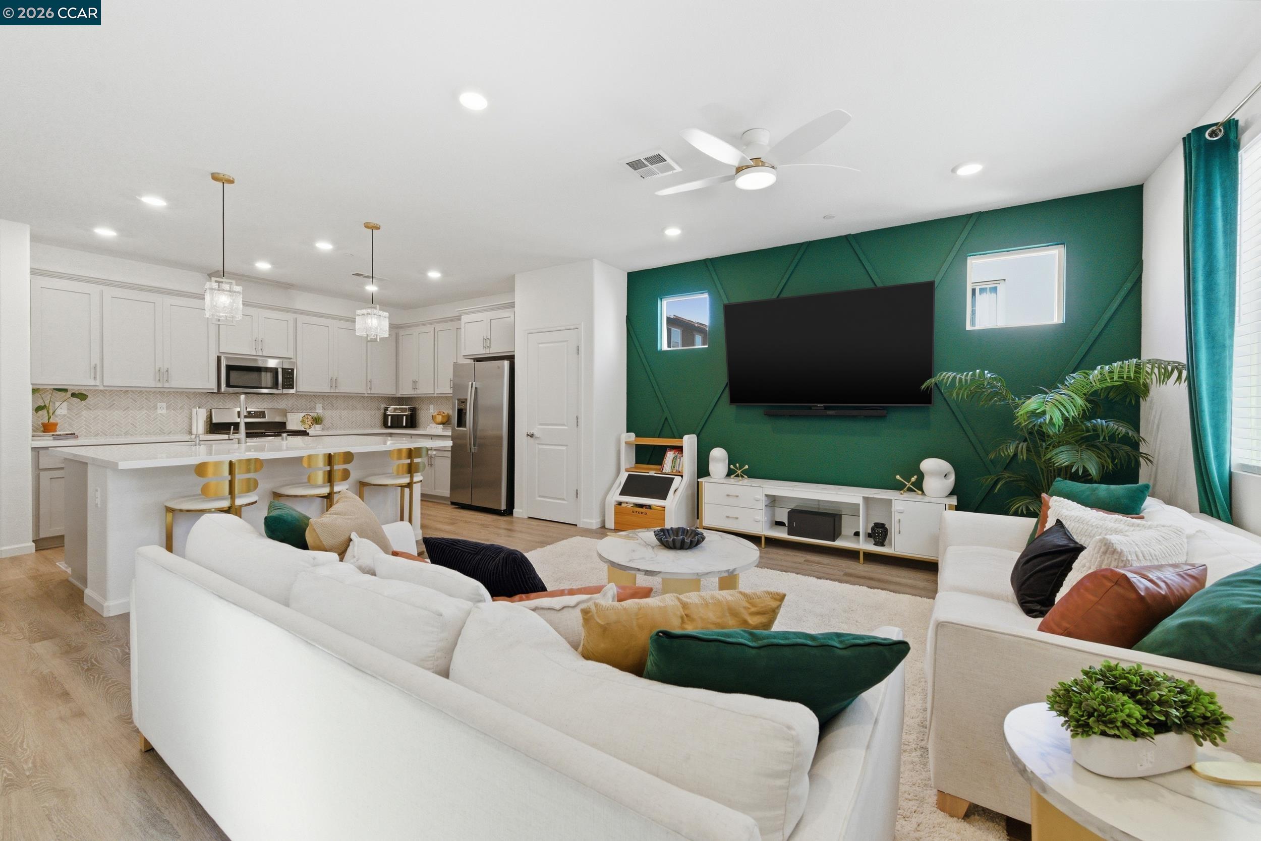 Detail Gallery Image 9 of 45 For 5 Brookdale Court, Pittsburg,  CA 94565 - 4 Beds | 2/1 Baths