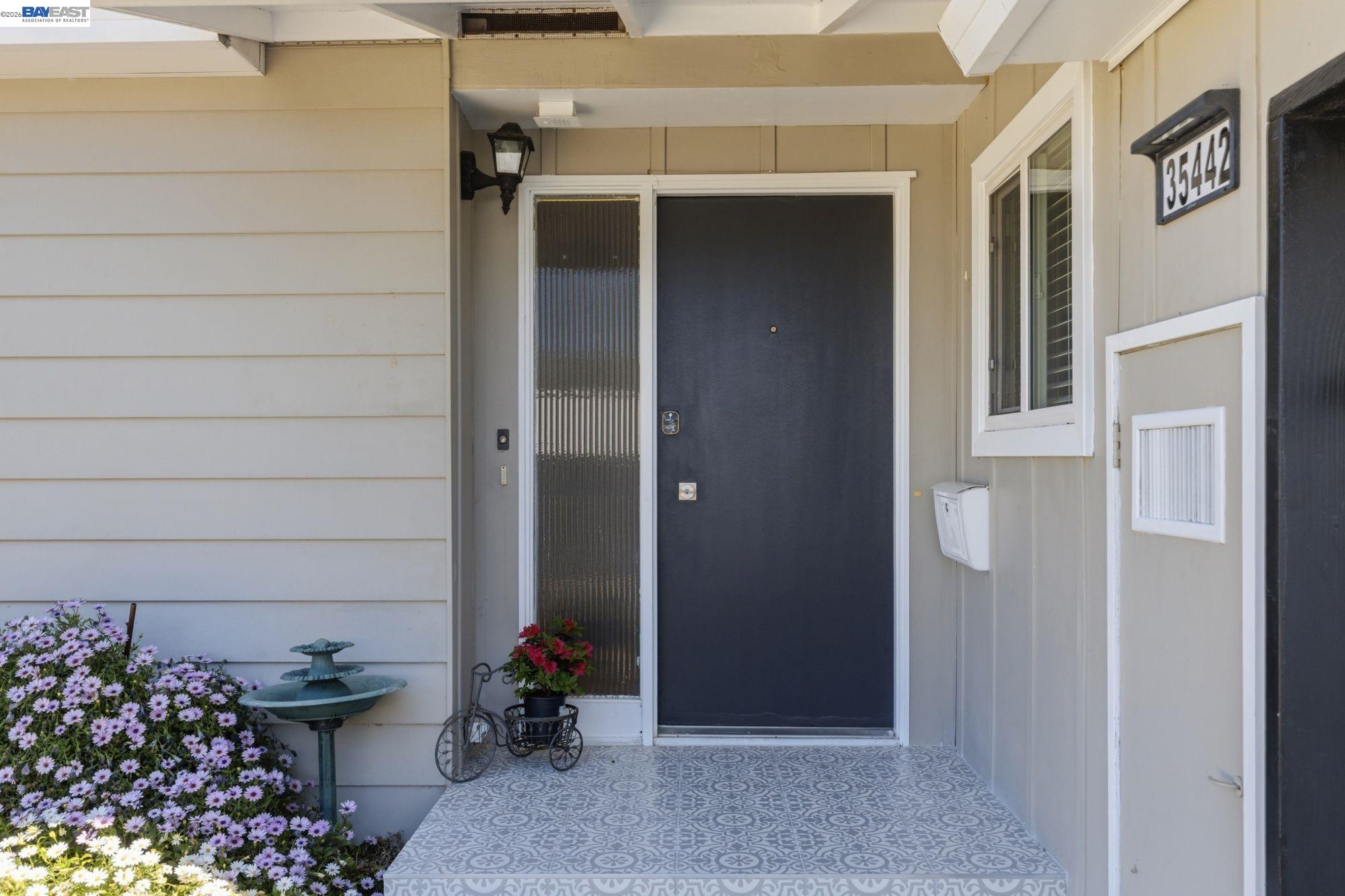 Detail Gallery Image 5 of 40 For 35442 Breton Dr, Newark,  CA 94560 - 3 Beds | 2 Baths