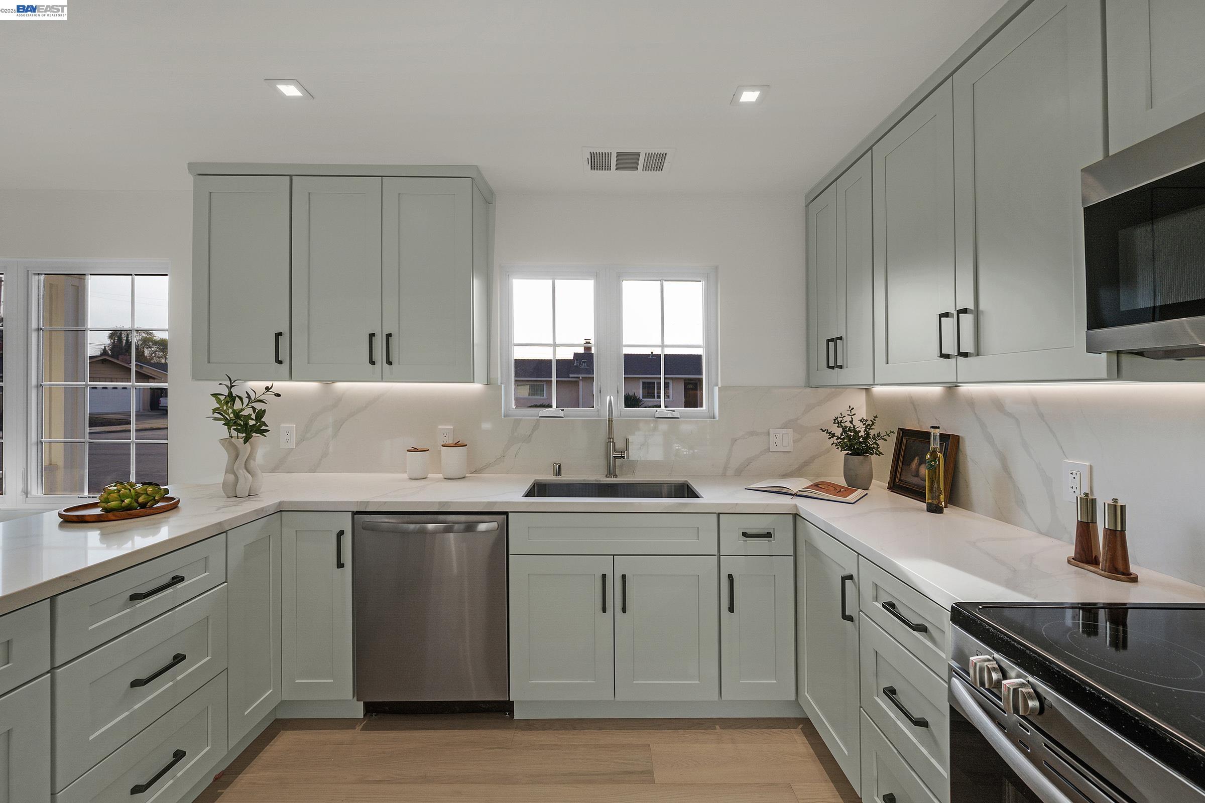 Detail Gallery Image 8 of 51 For 4759 Valpey Park Ave, Fremont,  CA 94538 - 4 Beds | 4 Baths