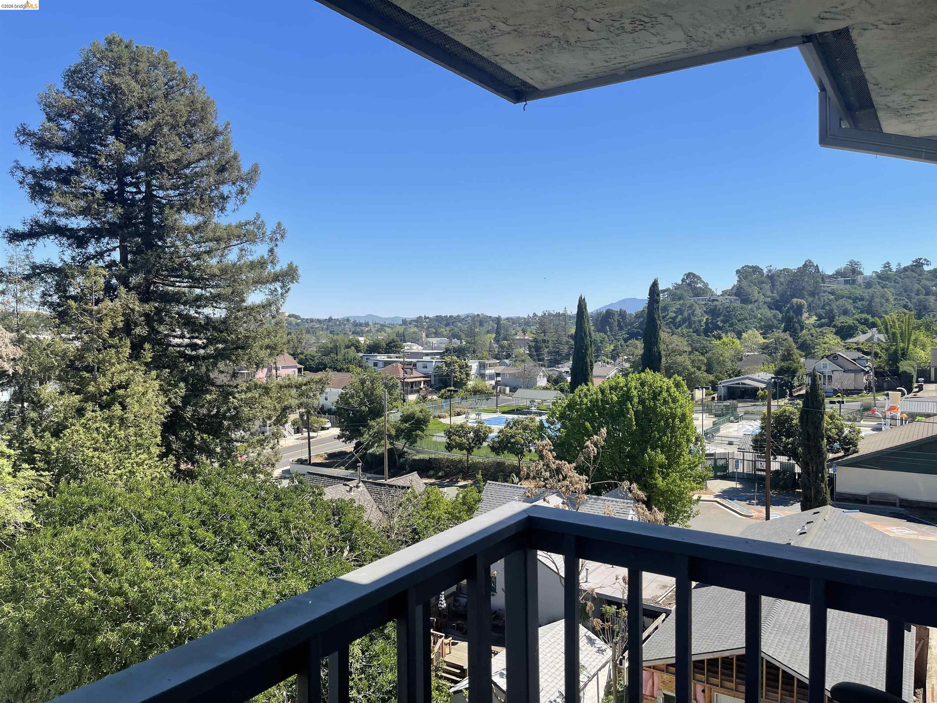 Detail Gallery Image 4 of 4 For 40 Foster St, Martinez,  CA 94553 - – Beds | – Baths