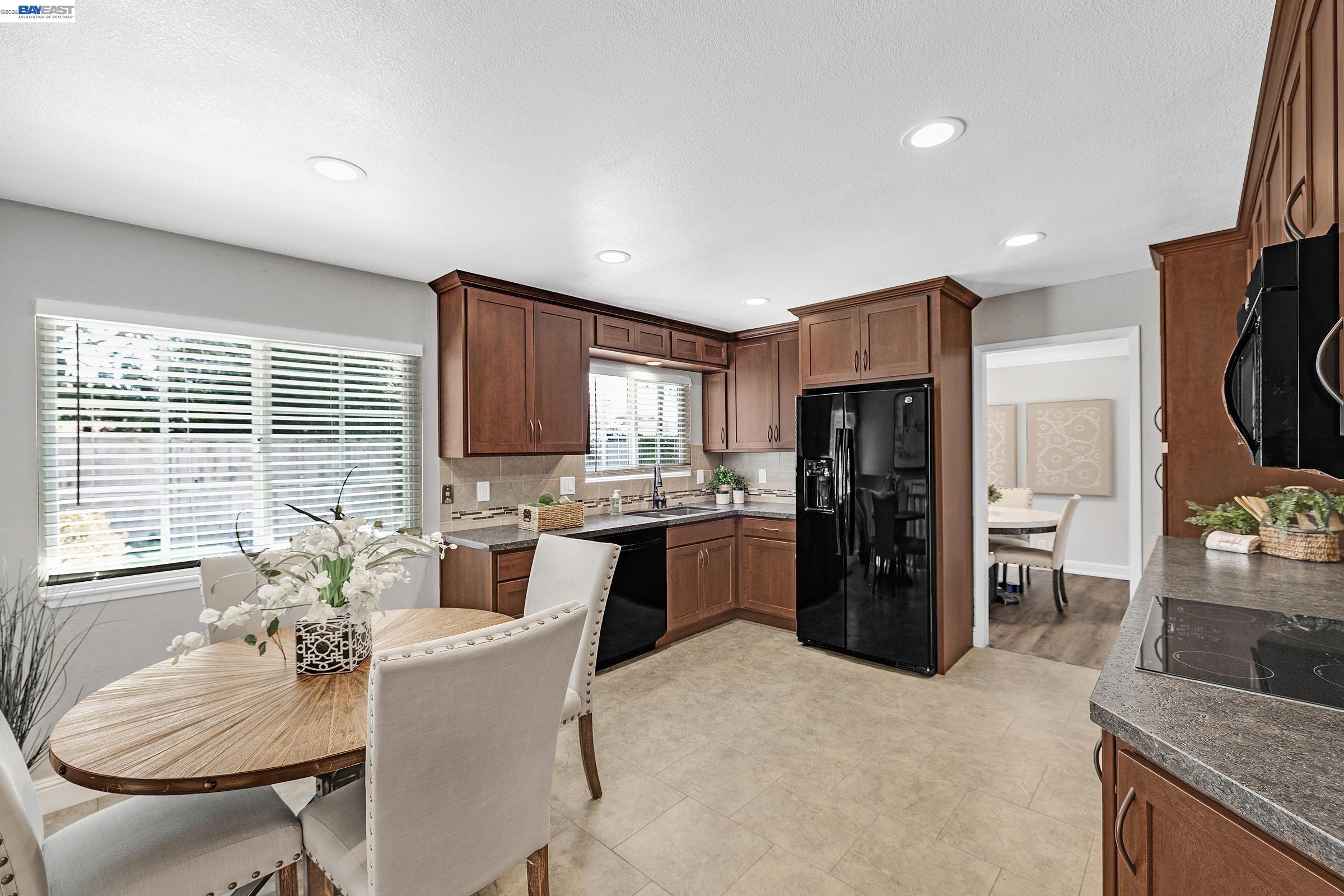 Detail Gallery Image 14 of 47 For 4022 San Juan Ct, Fremont,  CA 94536 - 4 Beds | 3 Baths