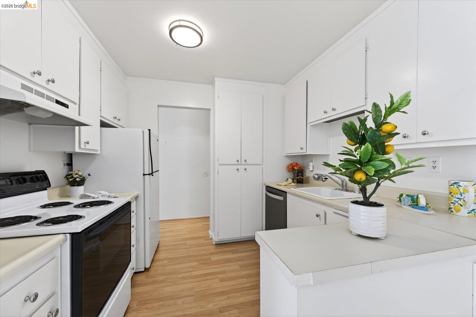 1305 Boulevard WAY UNIT APT 303, Walnut Creek, CA, 94595