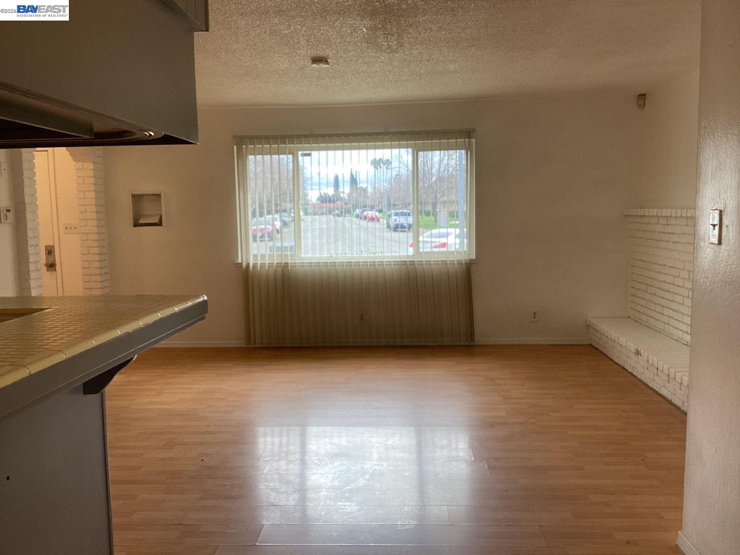 Detail Gallery Image 4 of 7 For 2840 Norcade Cir, Sacramento,  CA 95826 - – Beds | – Baths