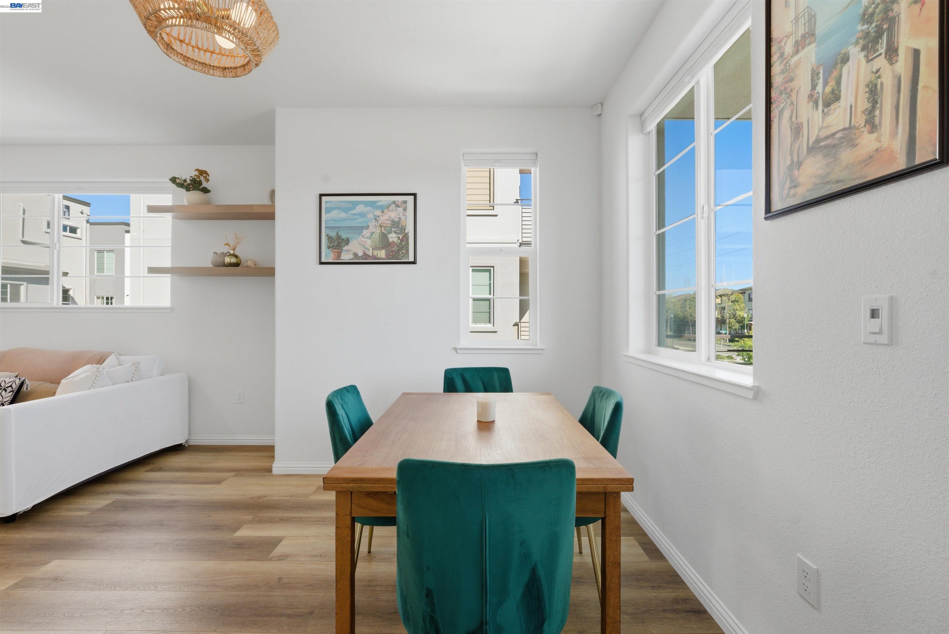 Detail Gallery Image 12 of 51 For 440 Pawnee Ln, Alameda,  CA 94501 - 2 Beds | 1/1 Baths