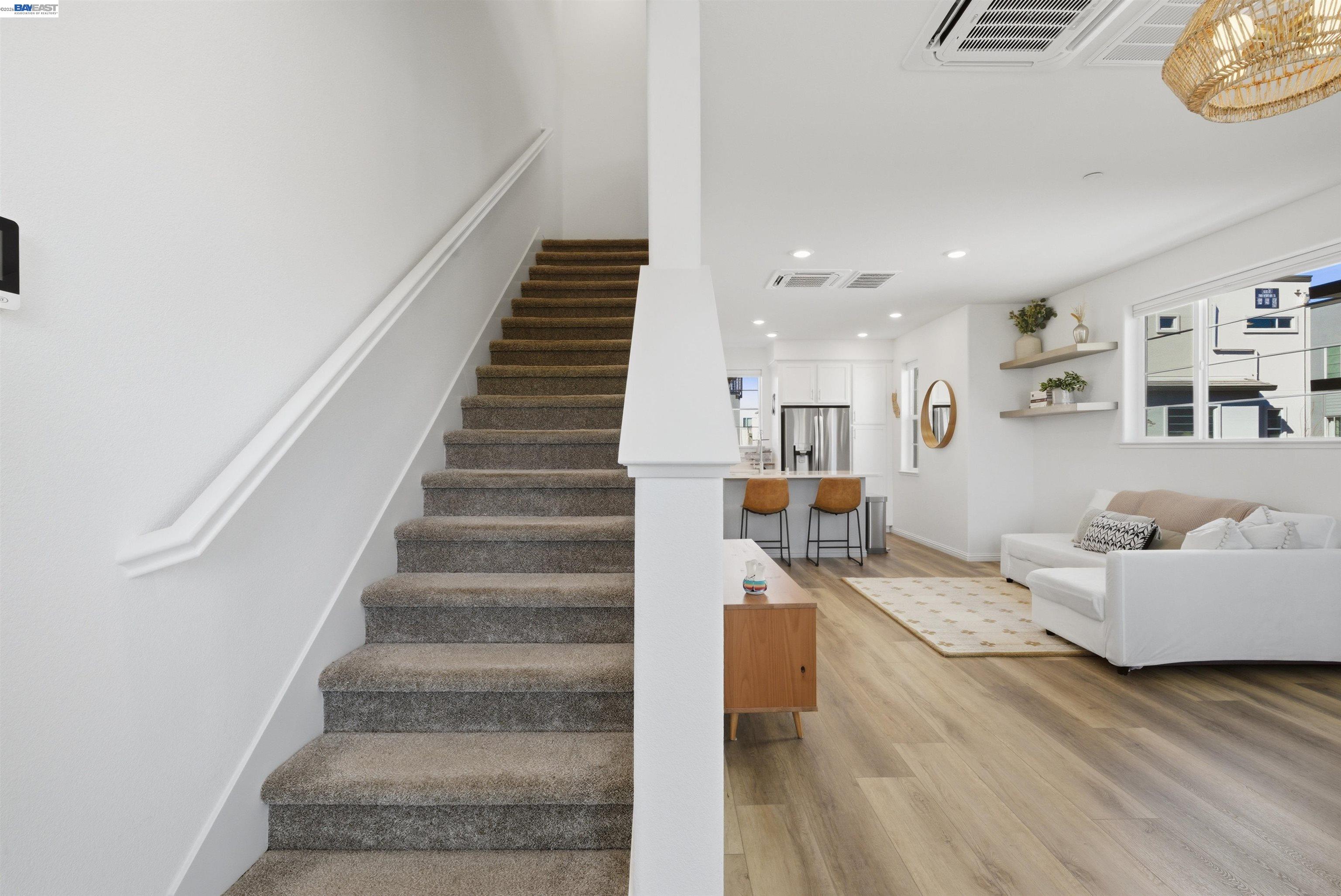 Detail Gallery Image 16 of 51 For 440 Pawnee Ln, Alameda,  CA 94501 - 2 Beds | 1/1 Baths