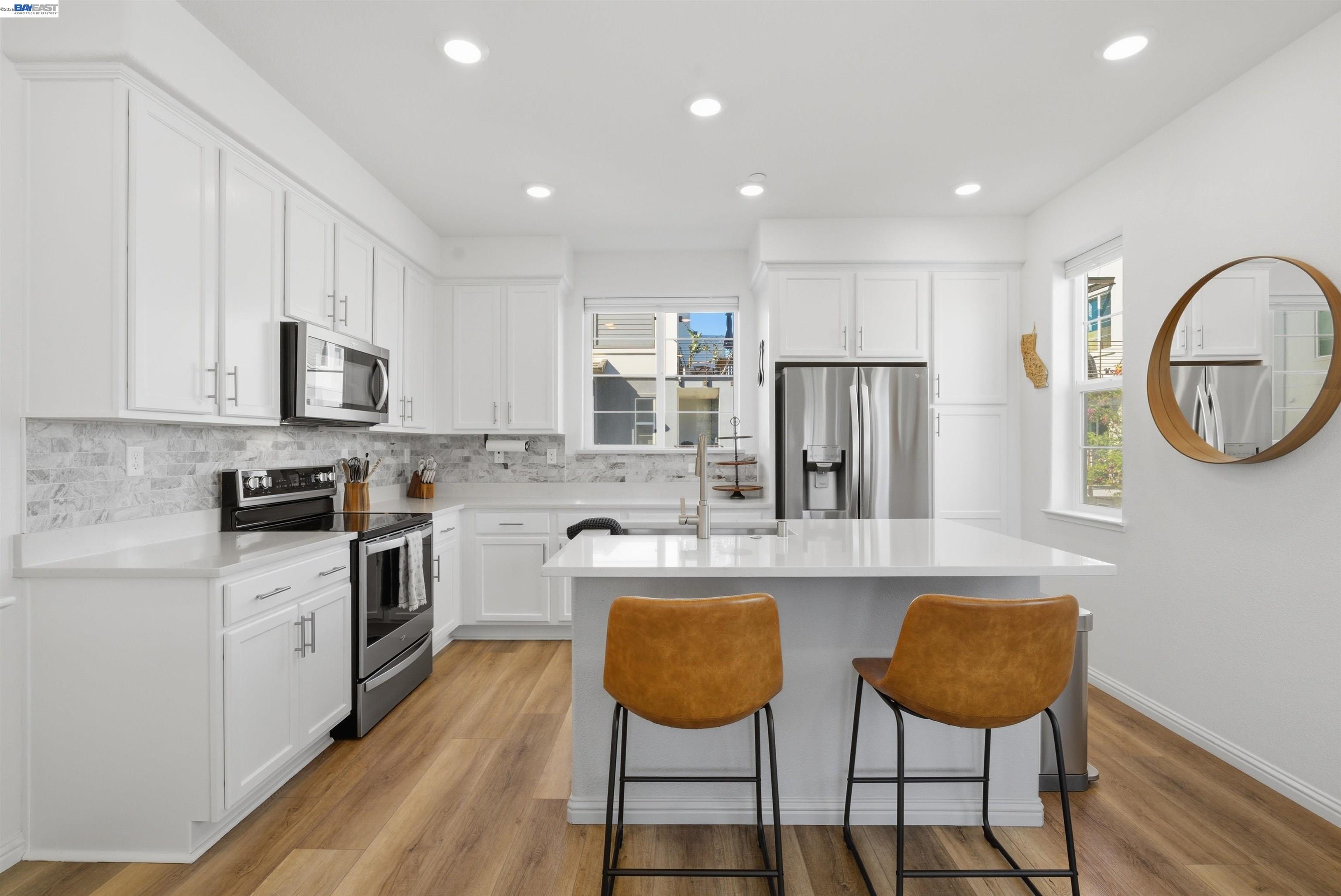 Detail Gallery Image 5 of 51 For 440 Pawnee Ln, Alameda,  CA 94501 - 2 Beds | 1/1 Baths