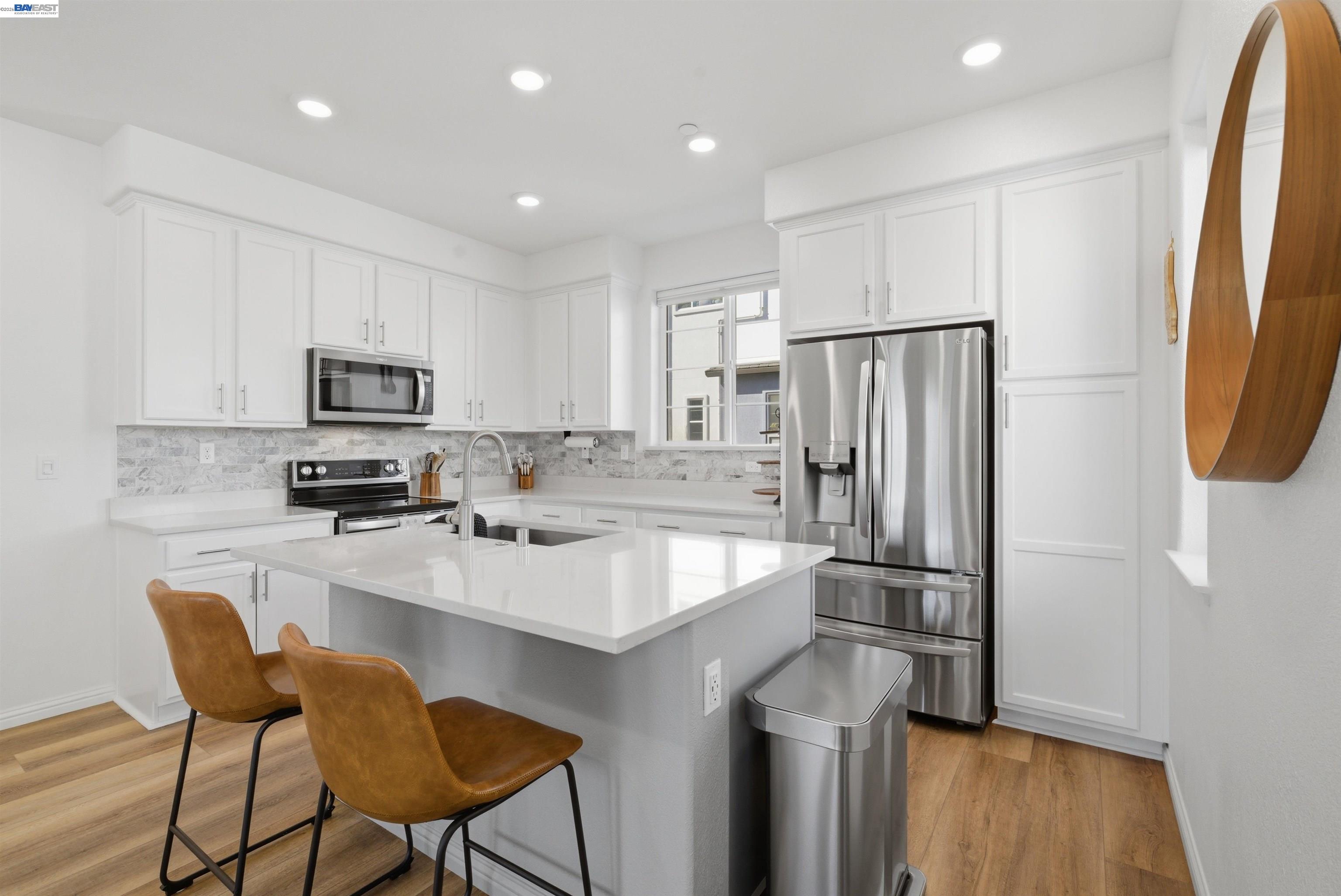 Detail Gallery Image 6 of 51 For 440 Pawnee Ln, Alameda,  CA 94501 - 2 Beds | 1/1 Baths