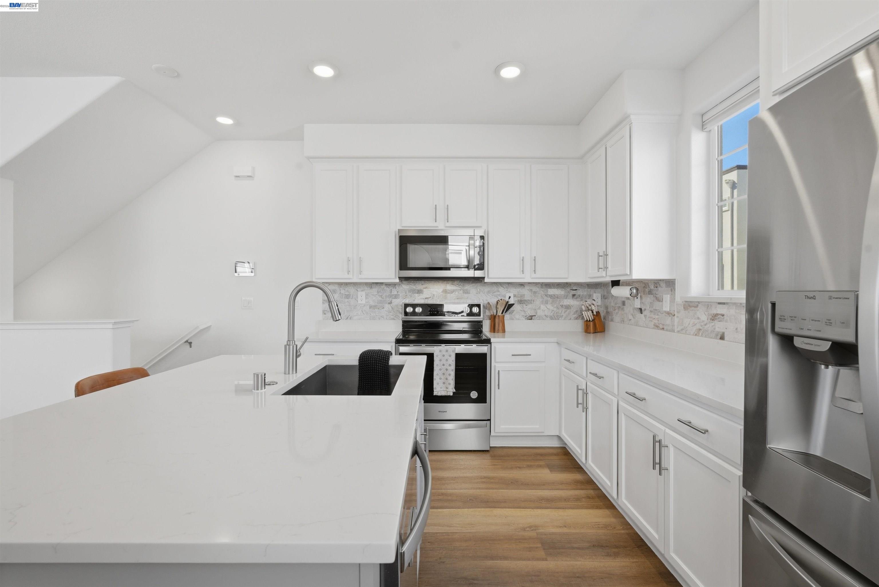 Detail Gallery Image 7 of 51 For 440 Pawnee Ln, Alameda,  CA 94501 - 2 Beds | 1/1 Baths