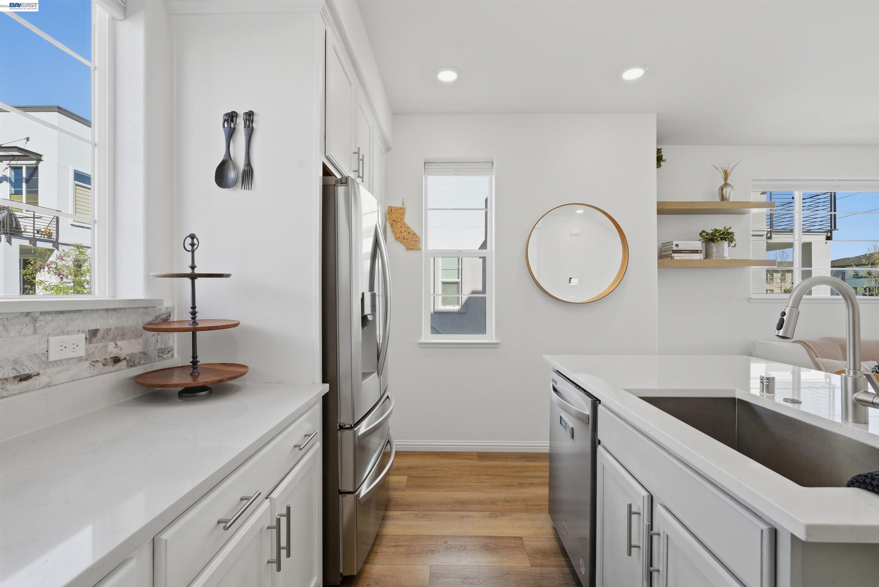 Detail Gallery Image 8 of 51 For 440 Pawnee Ln, Alameda,  CA 94501 - 2 Beds | 1/1 Baths