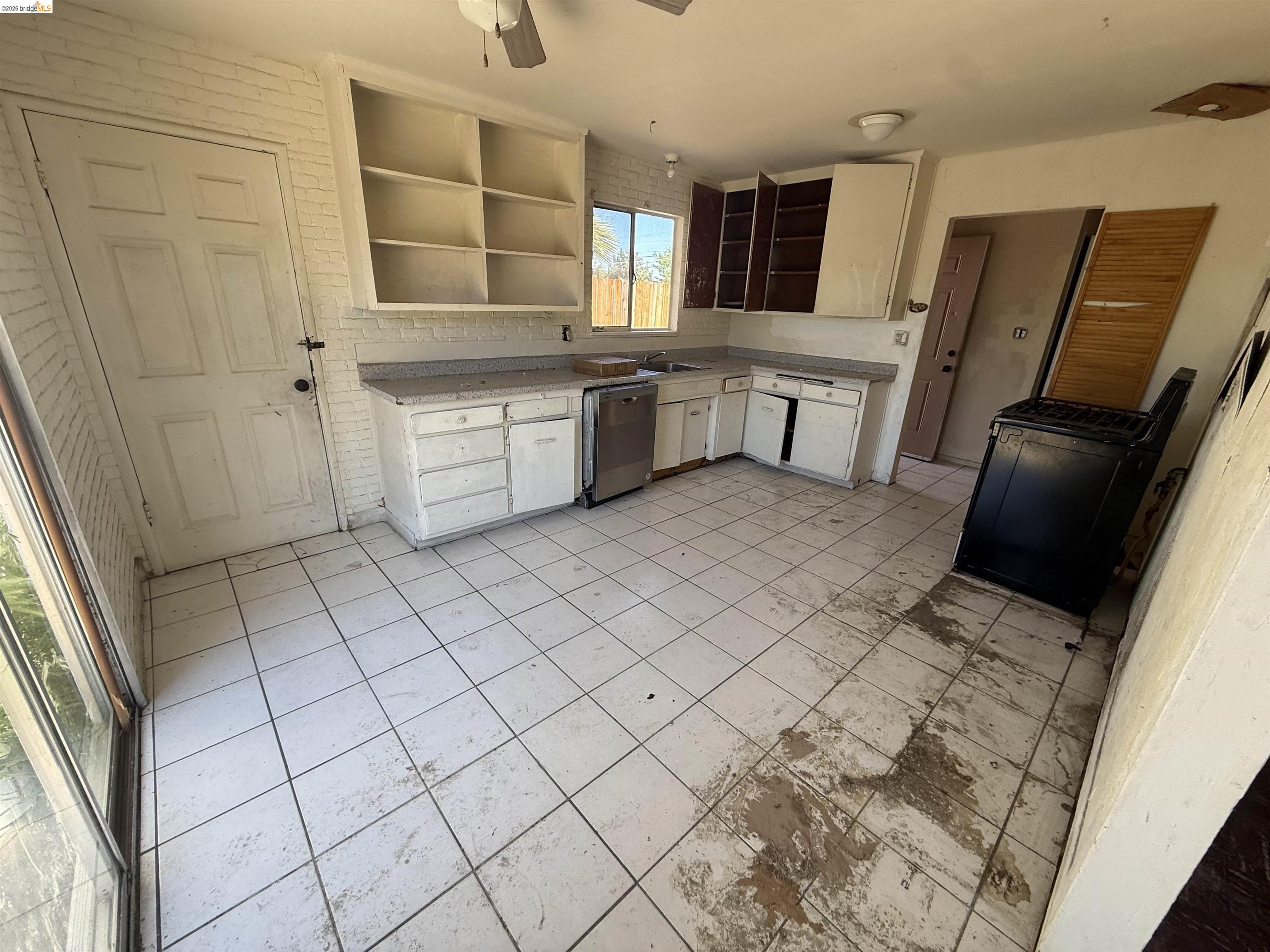 Detail Gallery Image 6 of 15 For 2108 Rubye Dr, Antioch,  CA 94509 - 3 Beds | 2 Baths