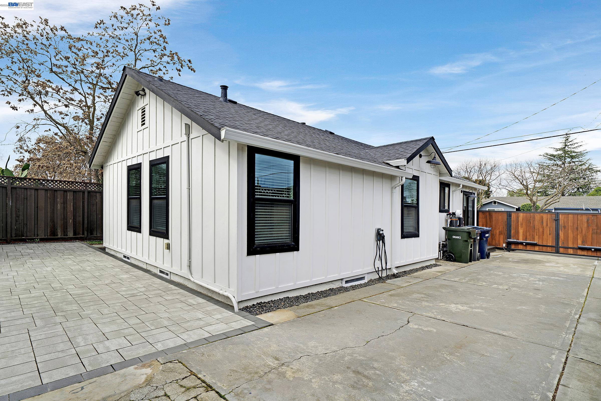 Detail Gallery Image 21 of 34 For 1861 Linden St, Livermore,  CA 94551 - 4 Beds | 3 Baths