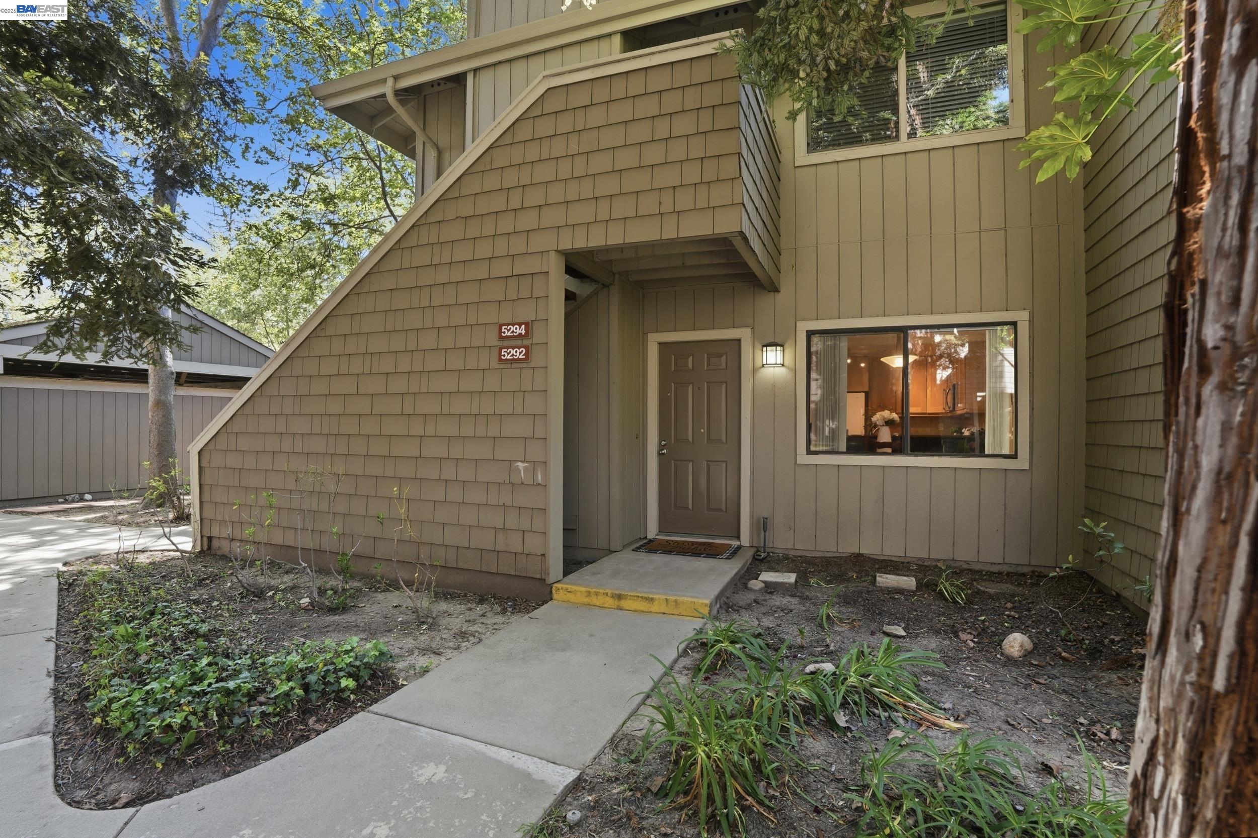 Detail Gallery Image 3 of 46 For 5292 Makati Circle, San Jose,  CA 95123 - 2 Beds | 2 Baths