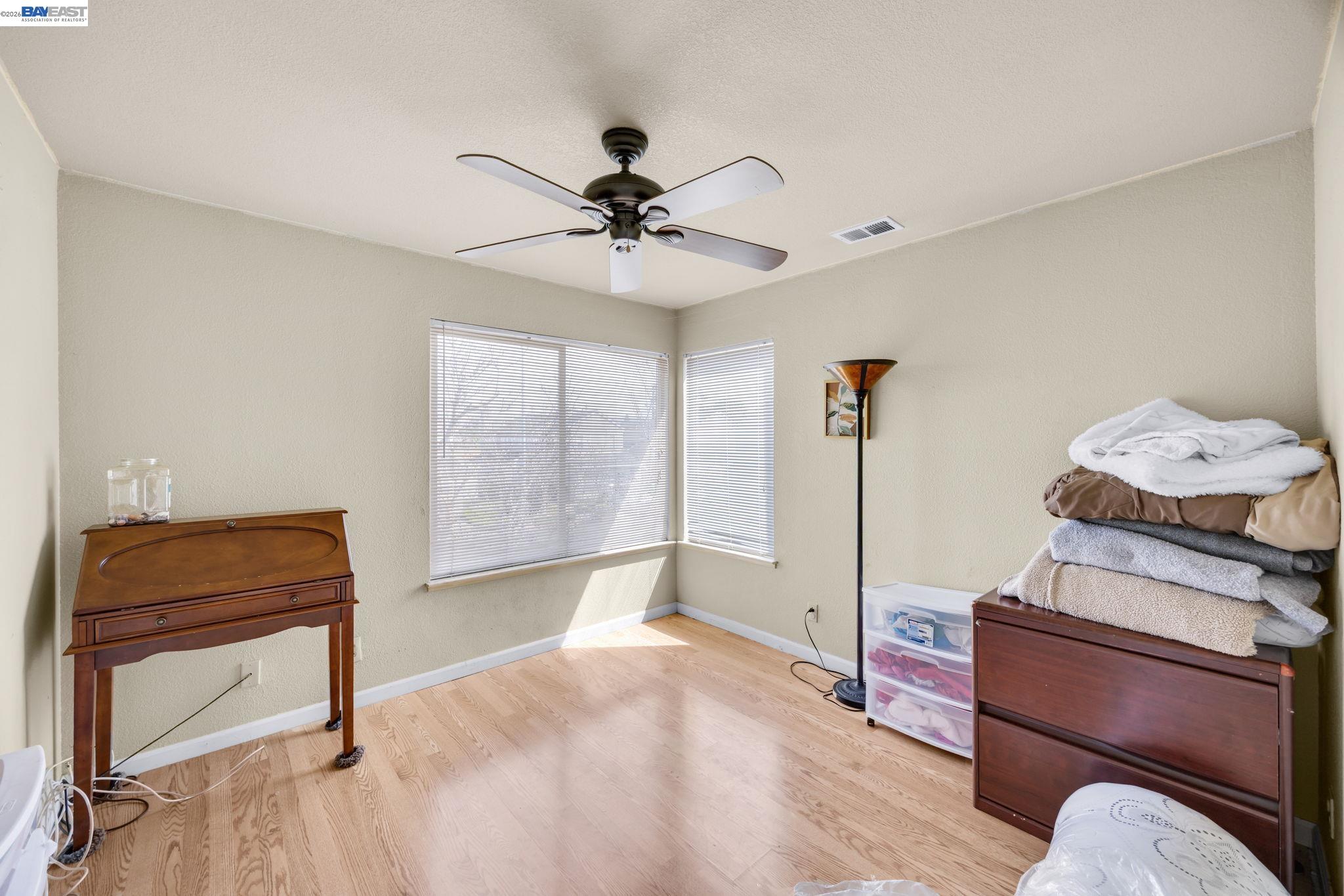 Detail Gallery Image 11 of 18 For 20667 Blossom Cmn, Hayward,  CA 94541 - 3 Beds | 2/1 Baths