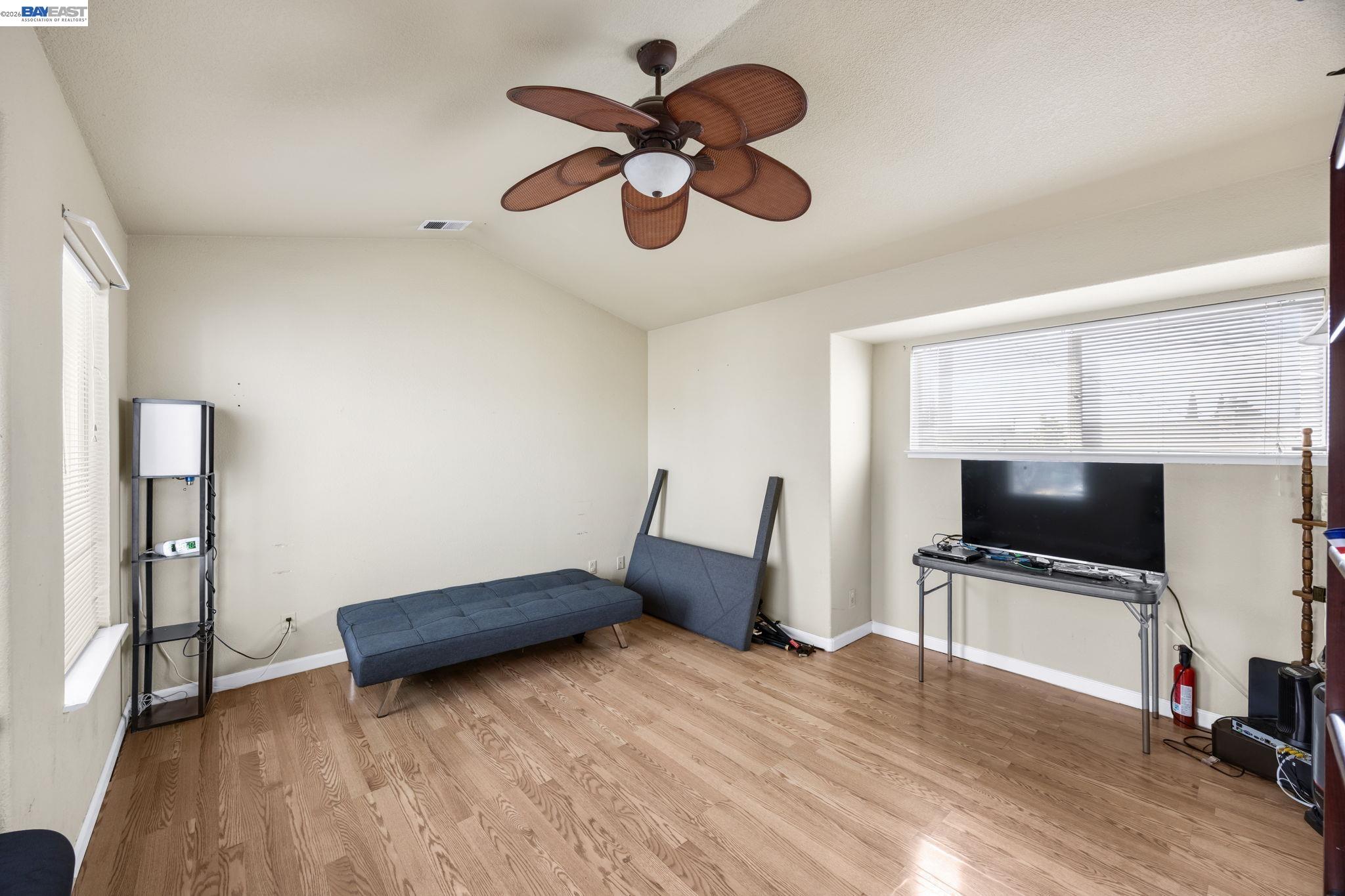 Detail Gallery Image 12 of 18 For 20667 Blossom Cmn, Hayward,  CA 94541 - 3 Beds | 2/1 Baths