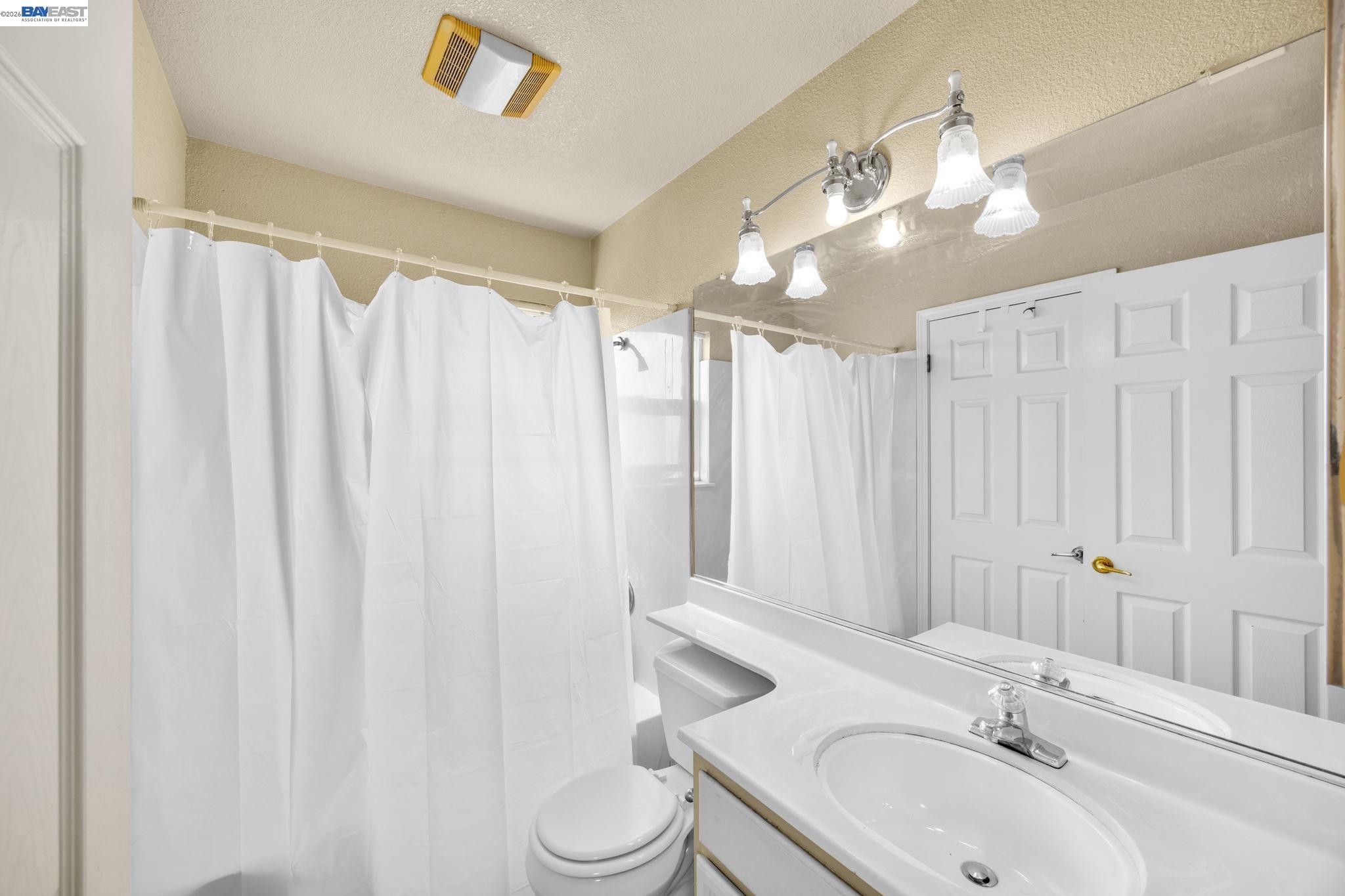 Detail Gallery Image 13 of 18 For 20667 Blossom Cmn, Hayward,  CA 94541 - 3 Beds | 2/1 Baths